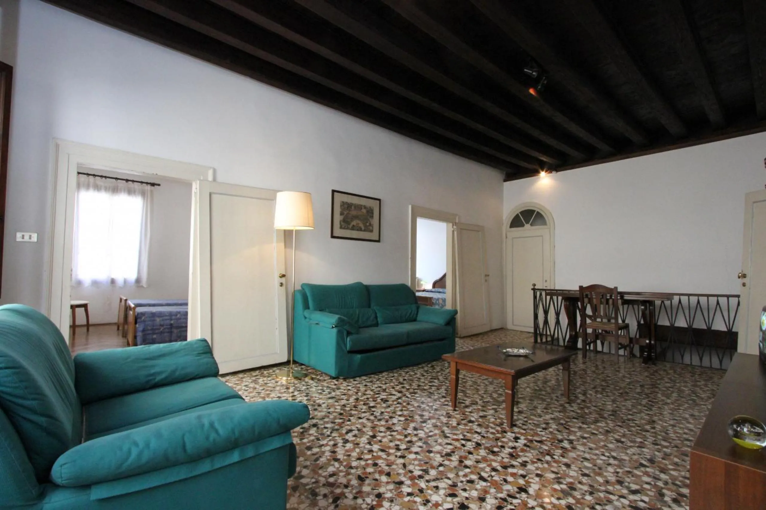 Communal lounge/ TV room in City Apartments Salute-Accademia