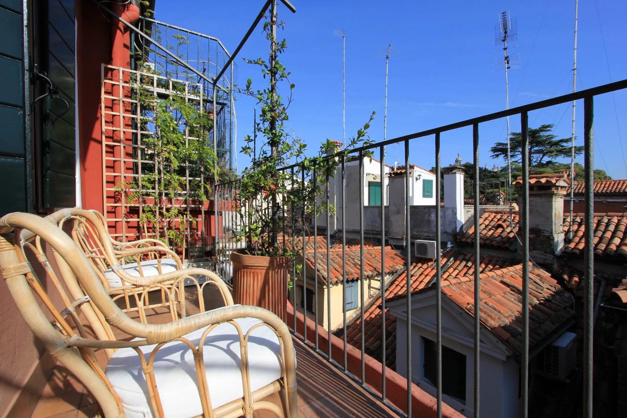 Balcony/Terrace in City Apartments Salute-Accademia