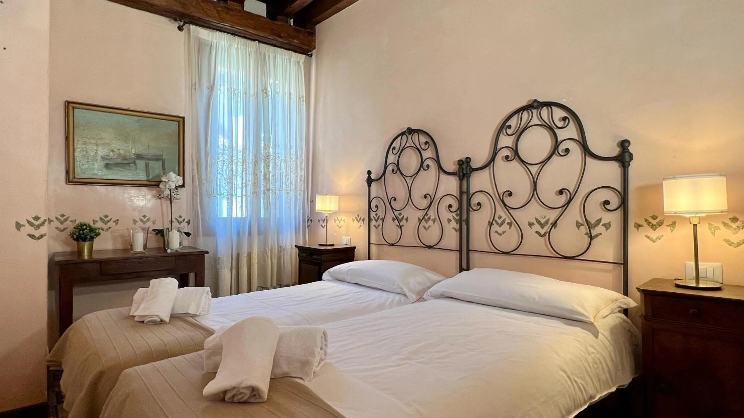 Bed in City Apartments Salute-Accademia