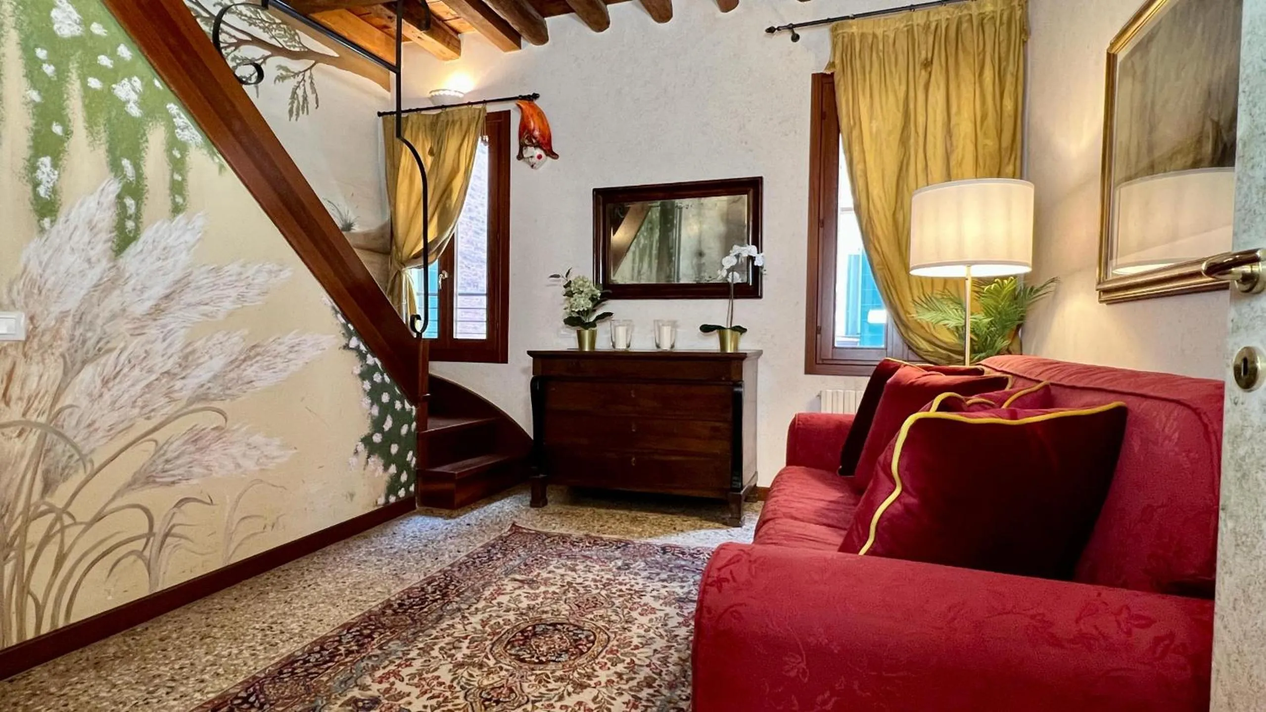 Communal lounge/ TV room in City Apartments Salute-Accademia