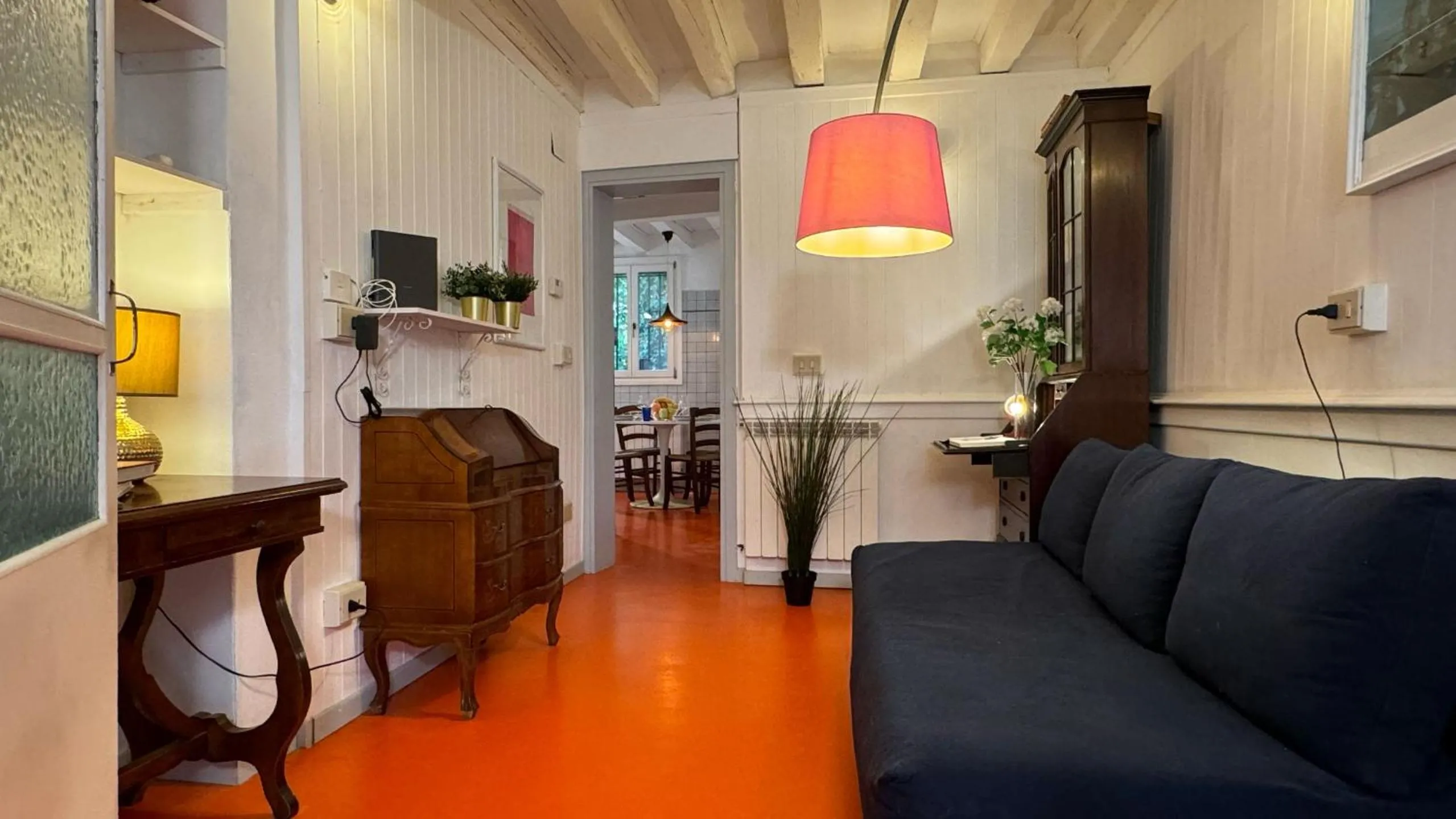 Communal lounge/ TV room in City Apartments Salute-Accademia