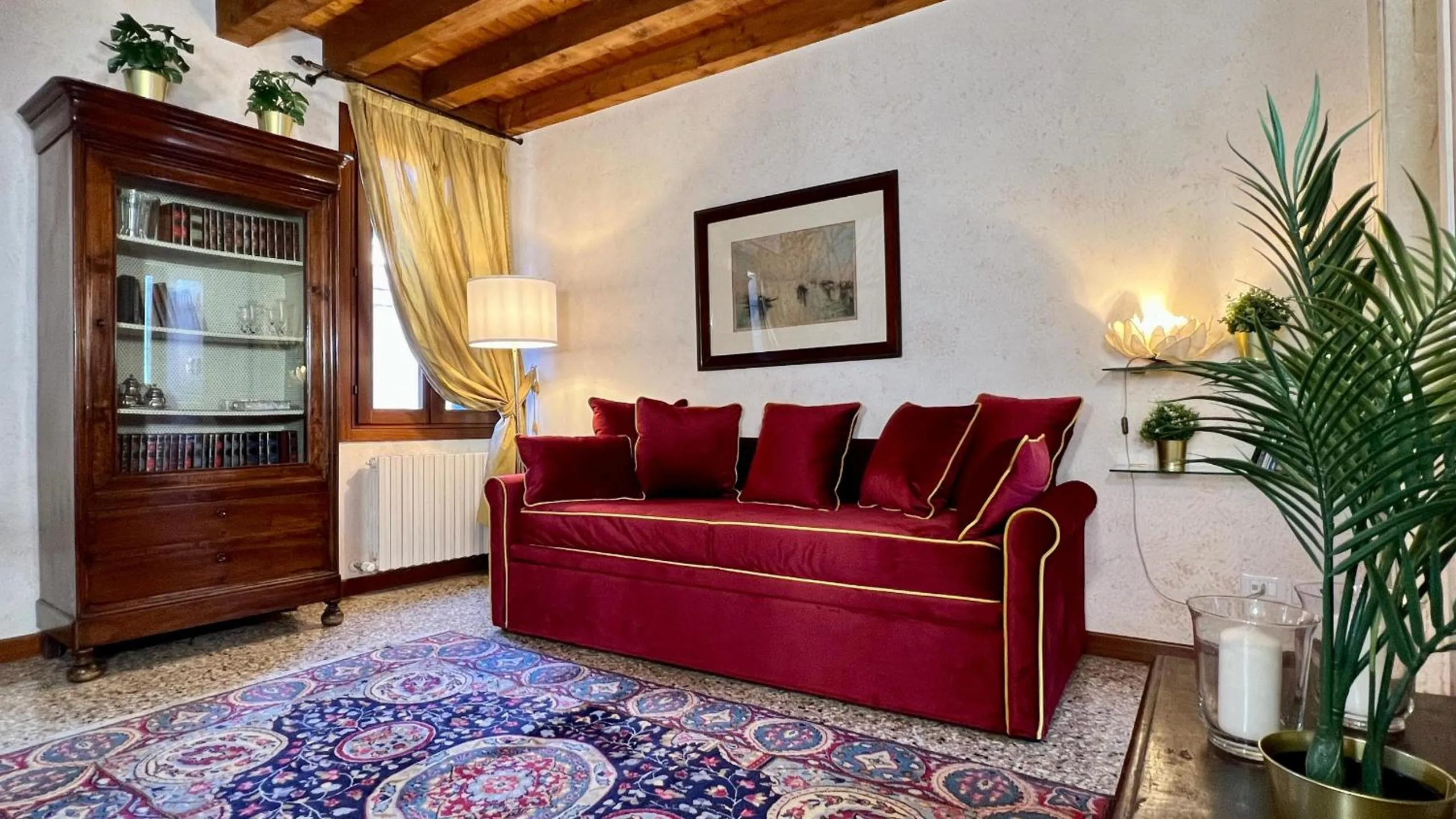 Communal lounge/ TV room in City Apartments Salute-Accademia