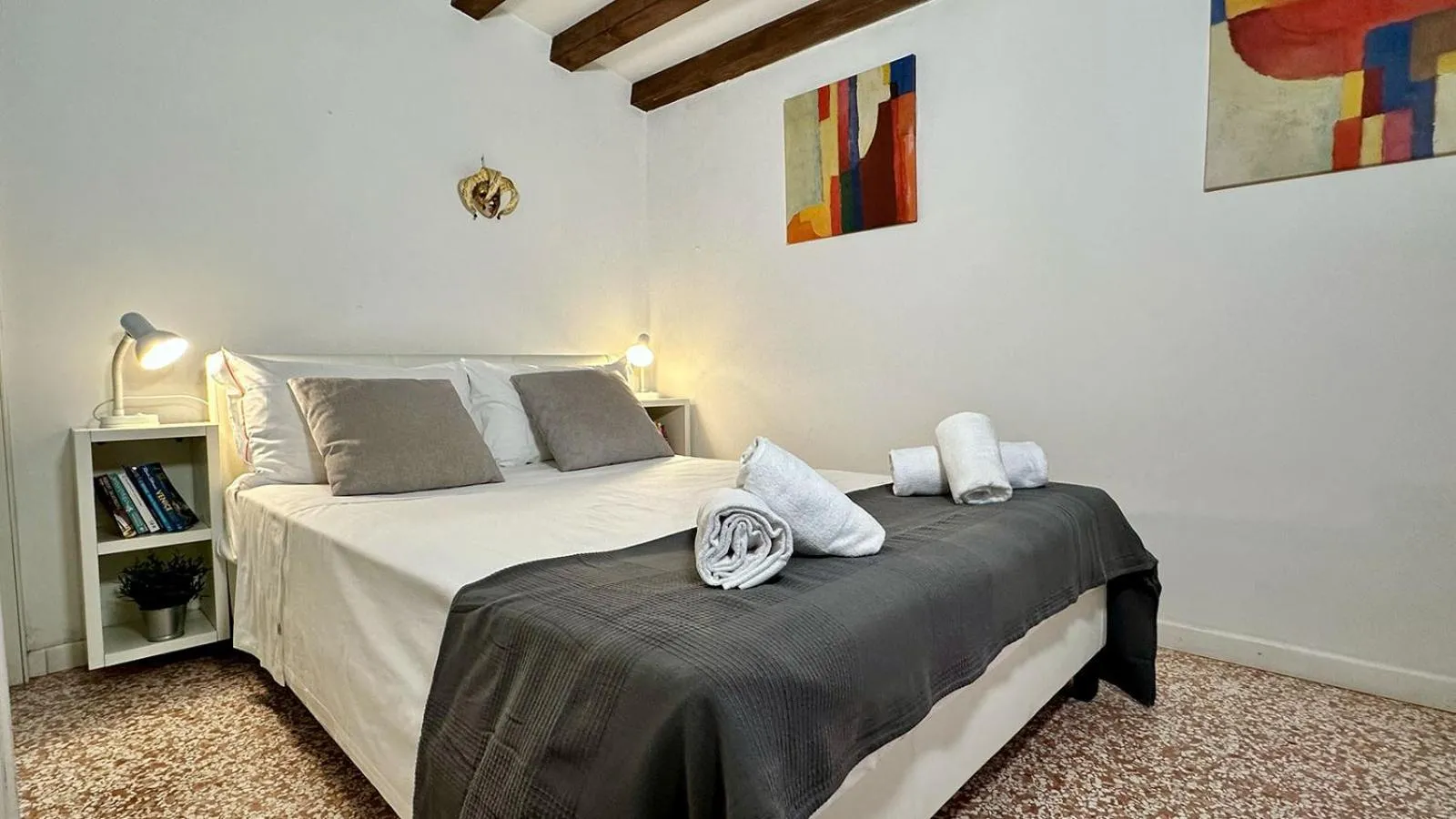 Bed in City Apartments Salute-Accademia