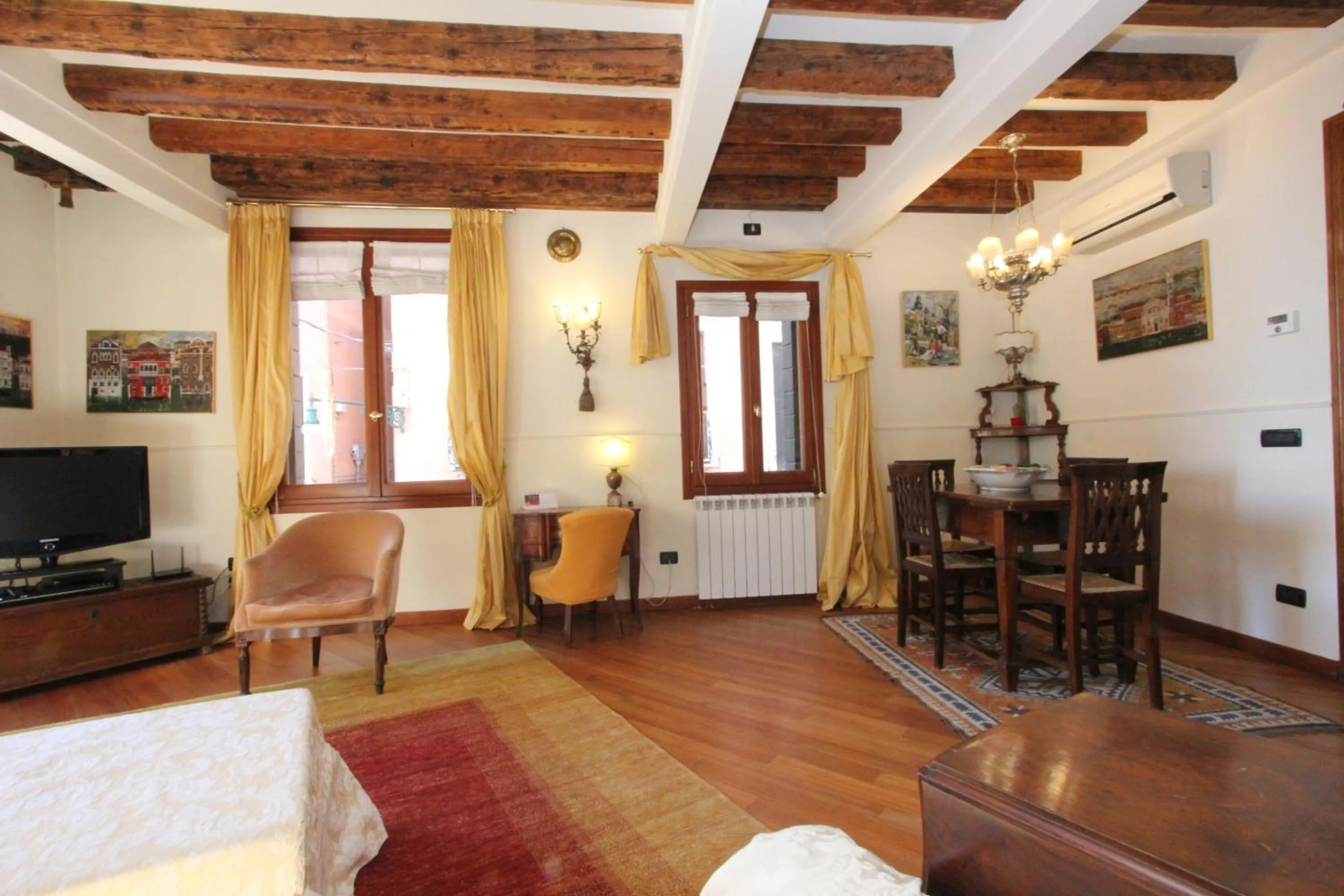 Dining area in City Apartments Salute-Accademia