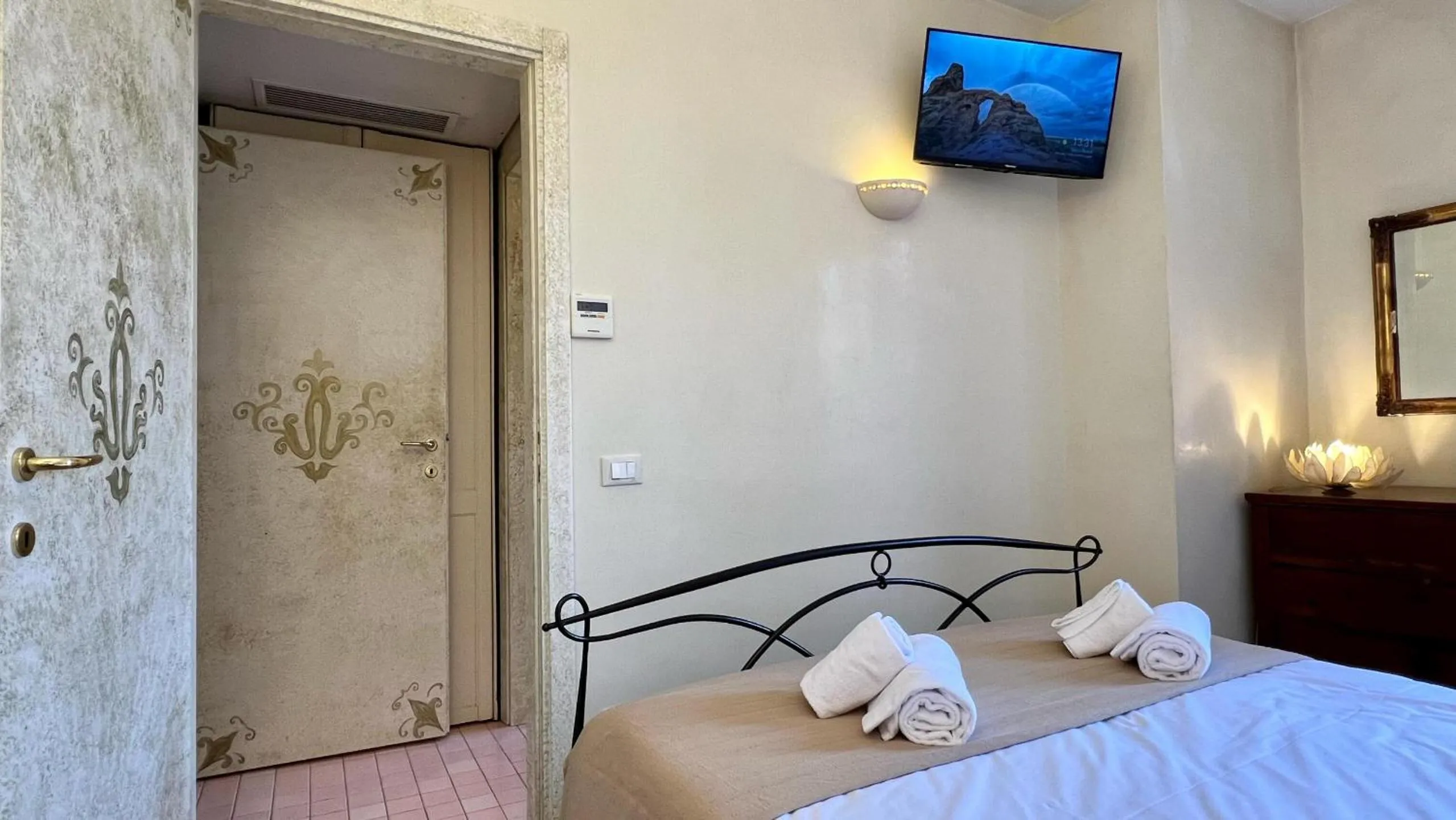 Bed in City Apartments Salute-Accademia