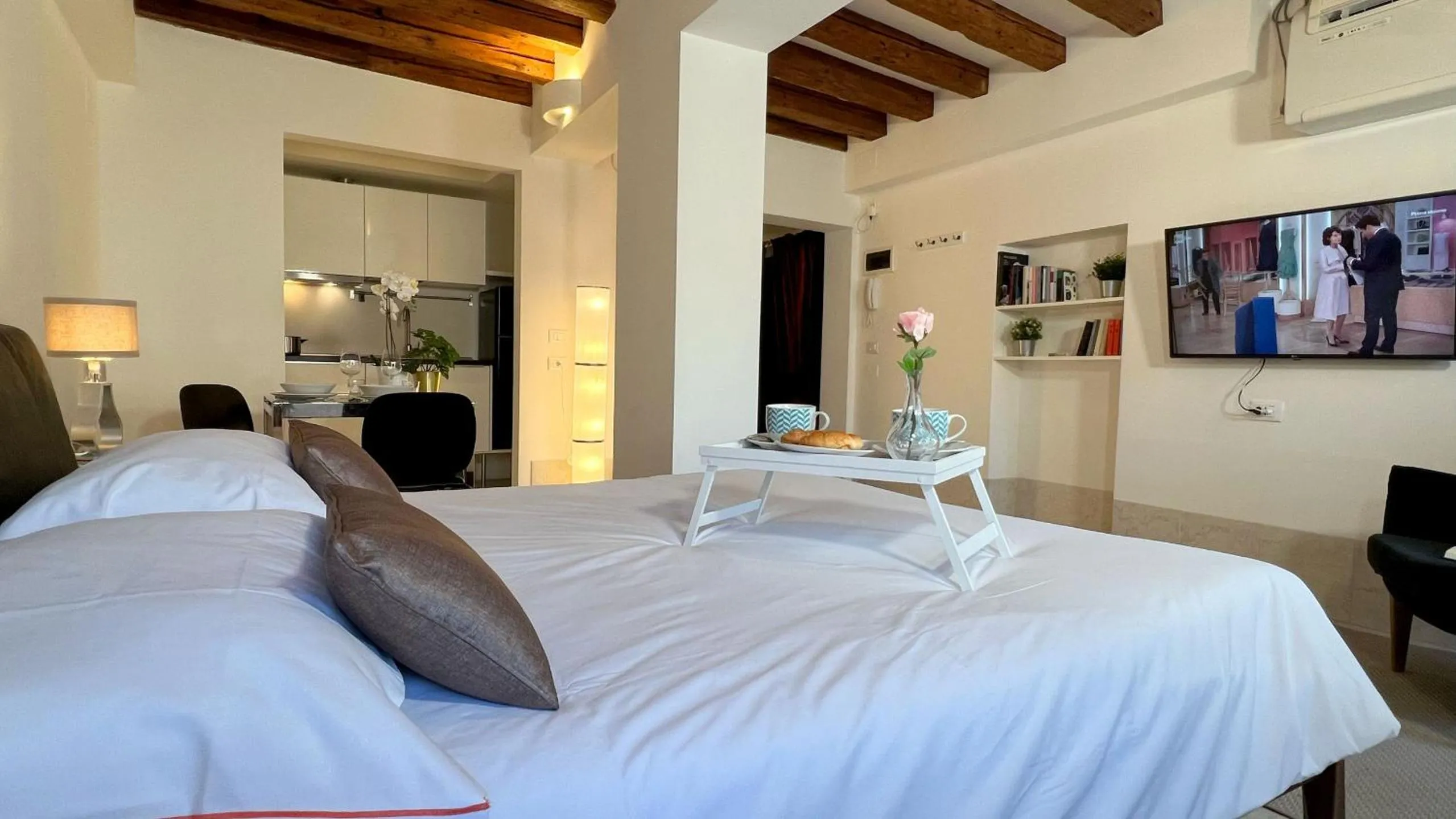 Bedroom, Bed in City Apartments Salute-Accademia