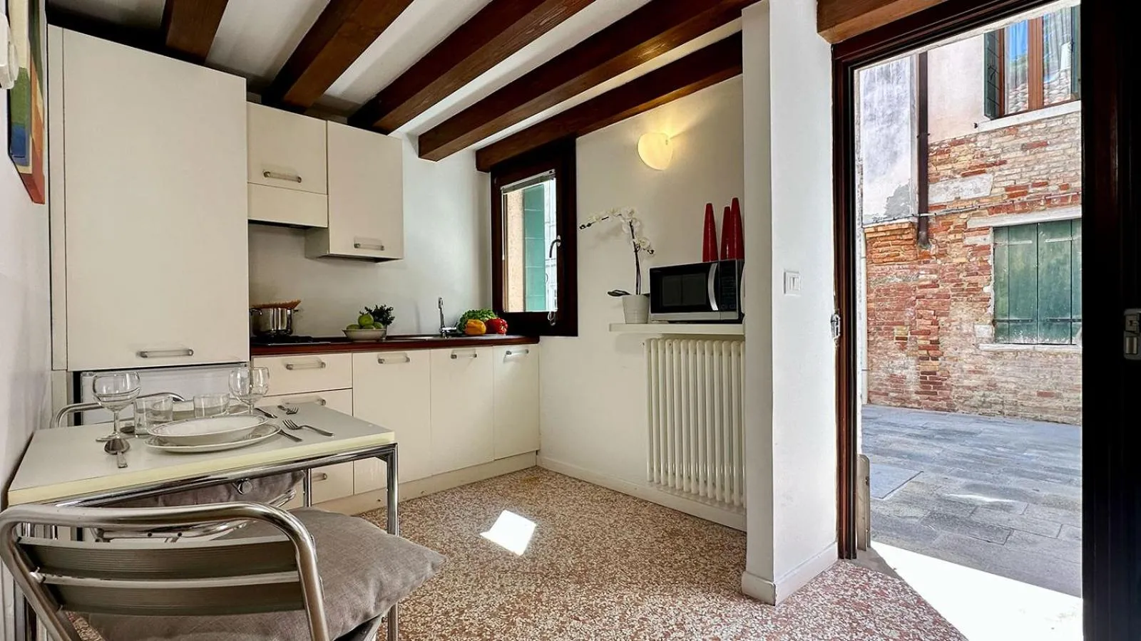 Kitchen or kitchenette in City Apartments Salute-Accademia