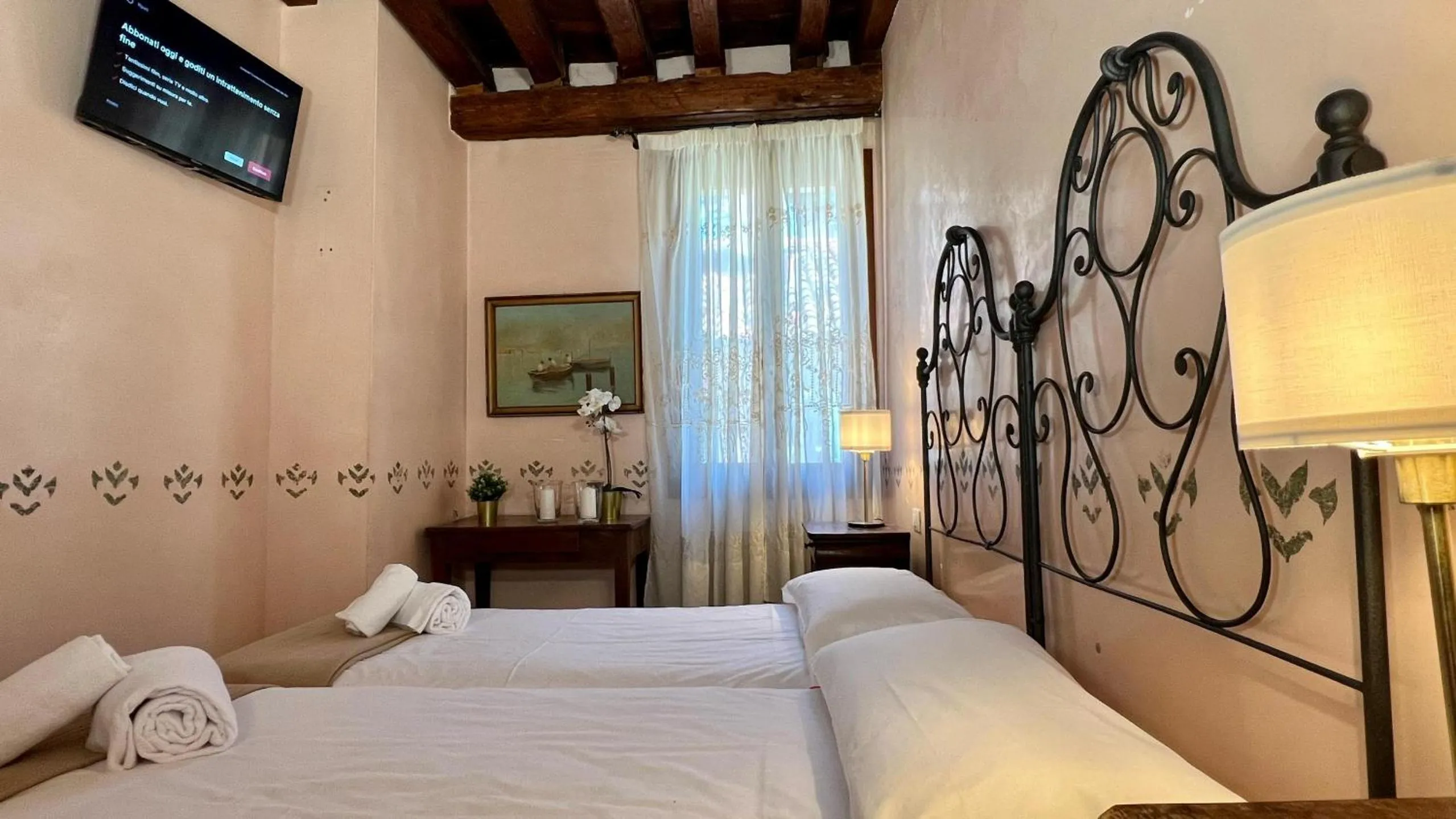 Bed in City Apartments Salute-Accademia