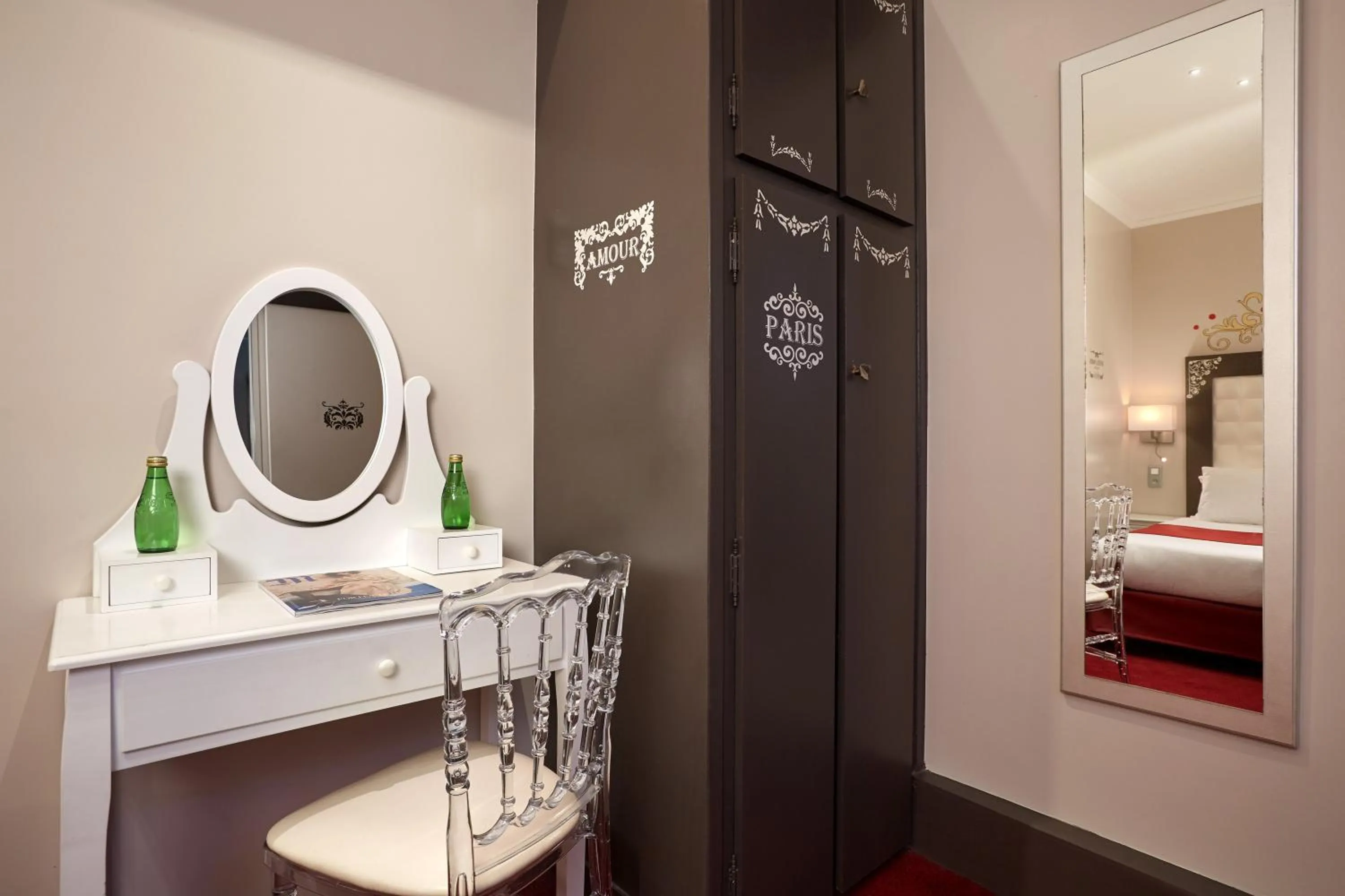 Bed in Grand Hôtel Amelot