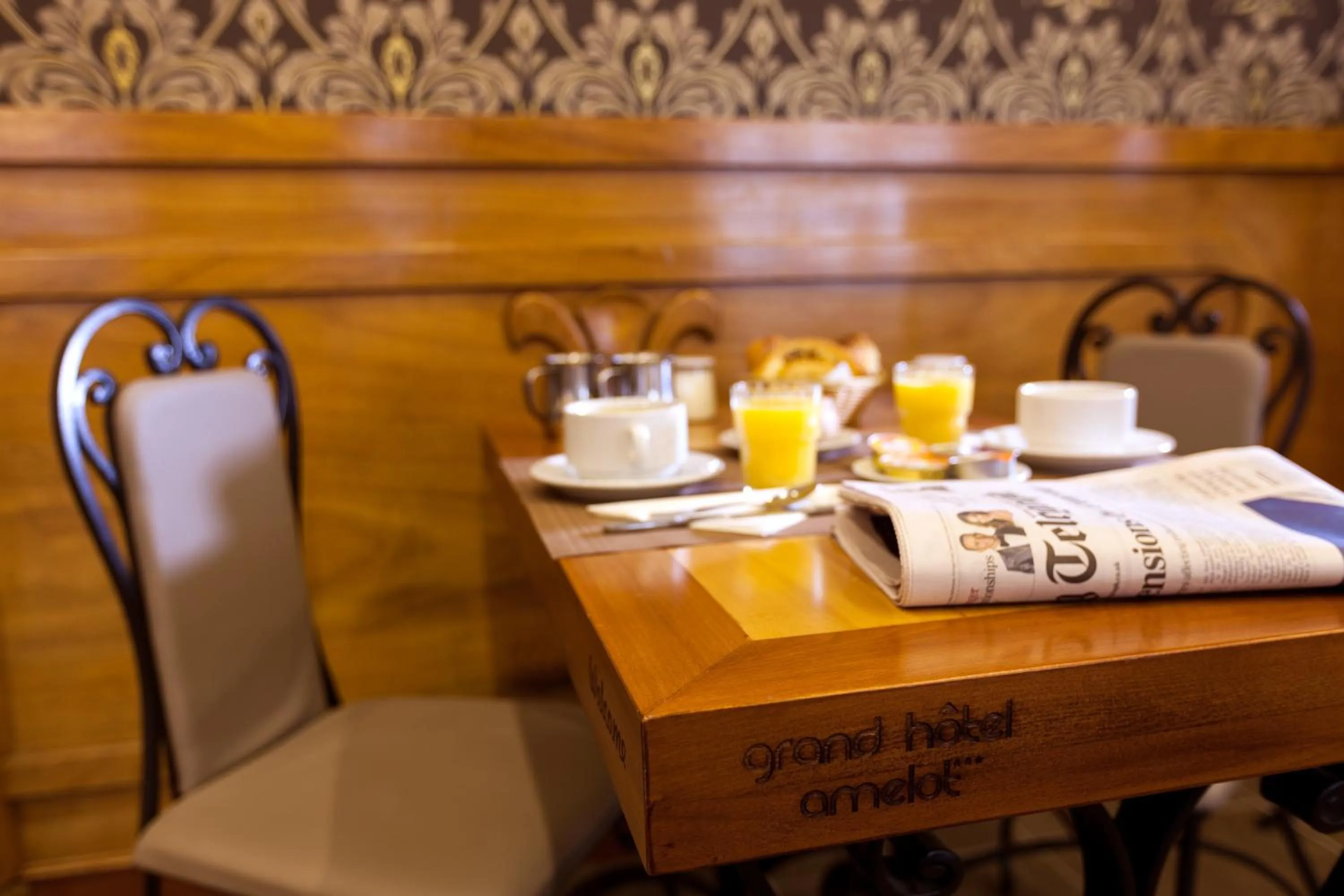 Restaurant/places to eat in Grand Hôtel Amelot