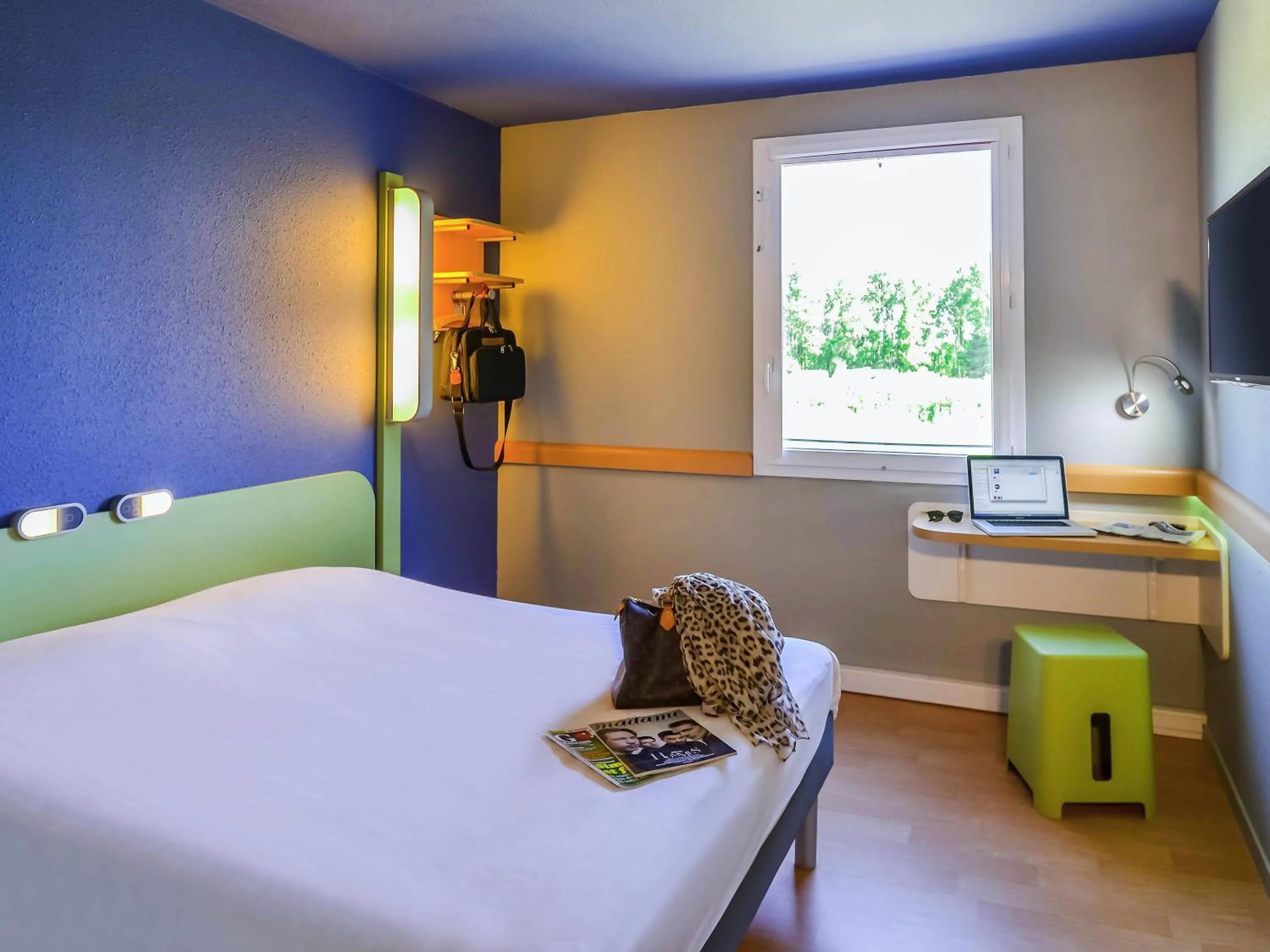 Bedroom, Bed in Ibis Budget Porte de Camargue