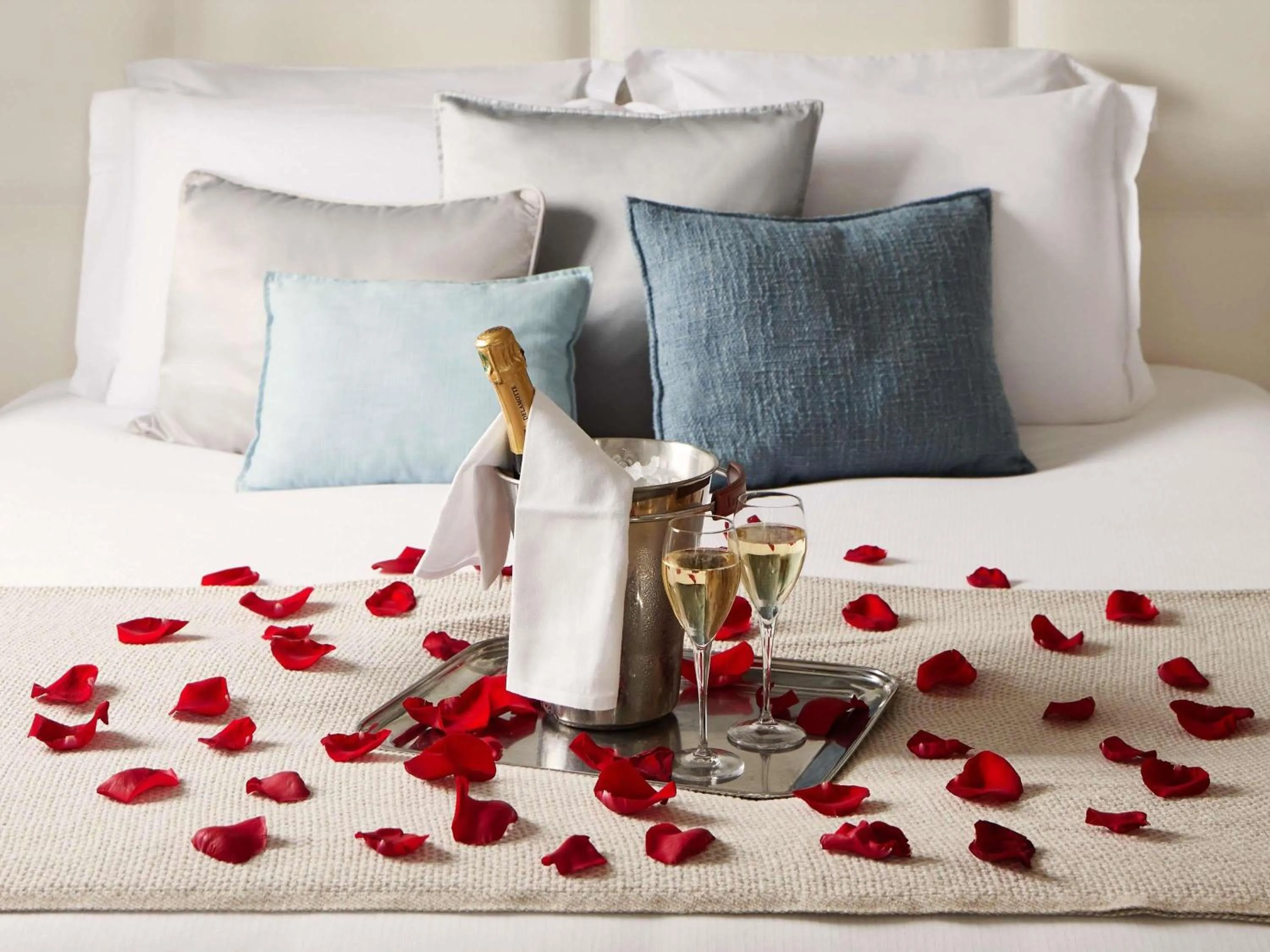 wedding, Bed in Cures Marines Hotel Thalasso & Spa Trouville - MGallery Collection