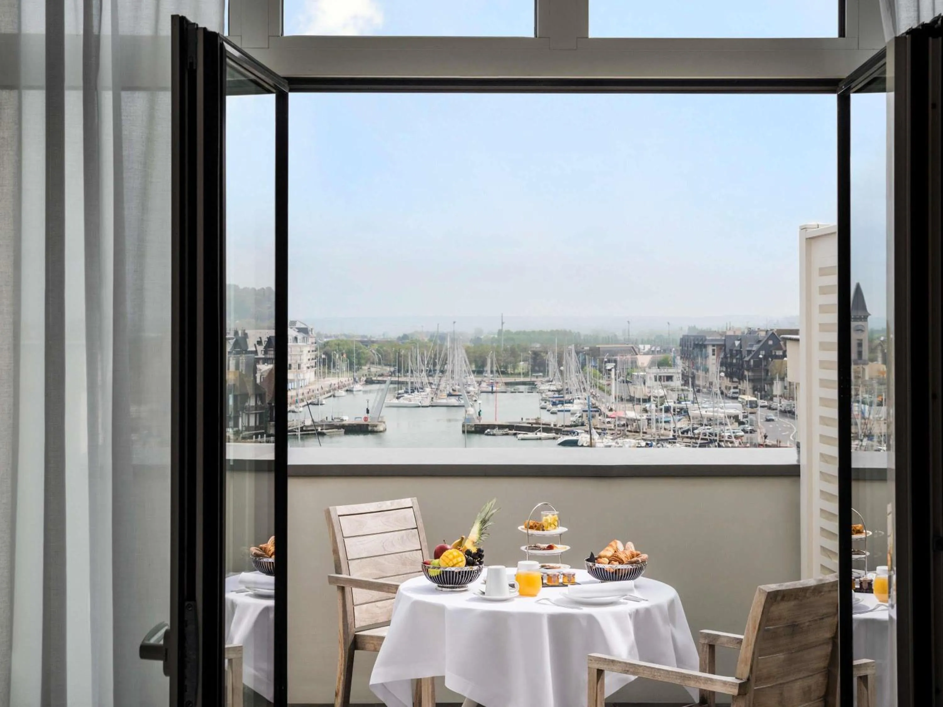 Bedroom in Cures Marines Hotel Thalasso & Spa Trouville - MGallery Collection