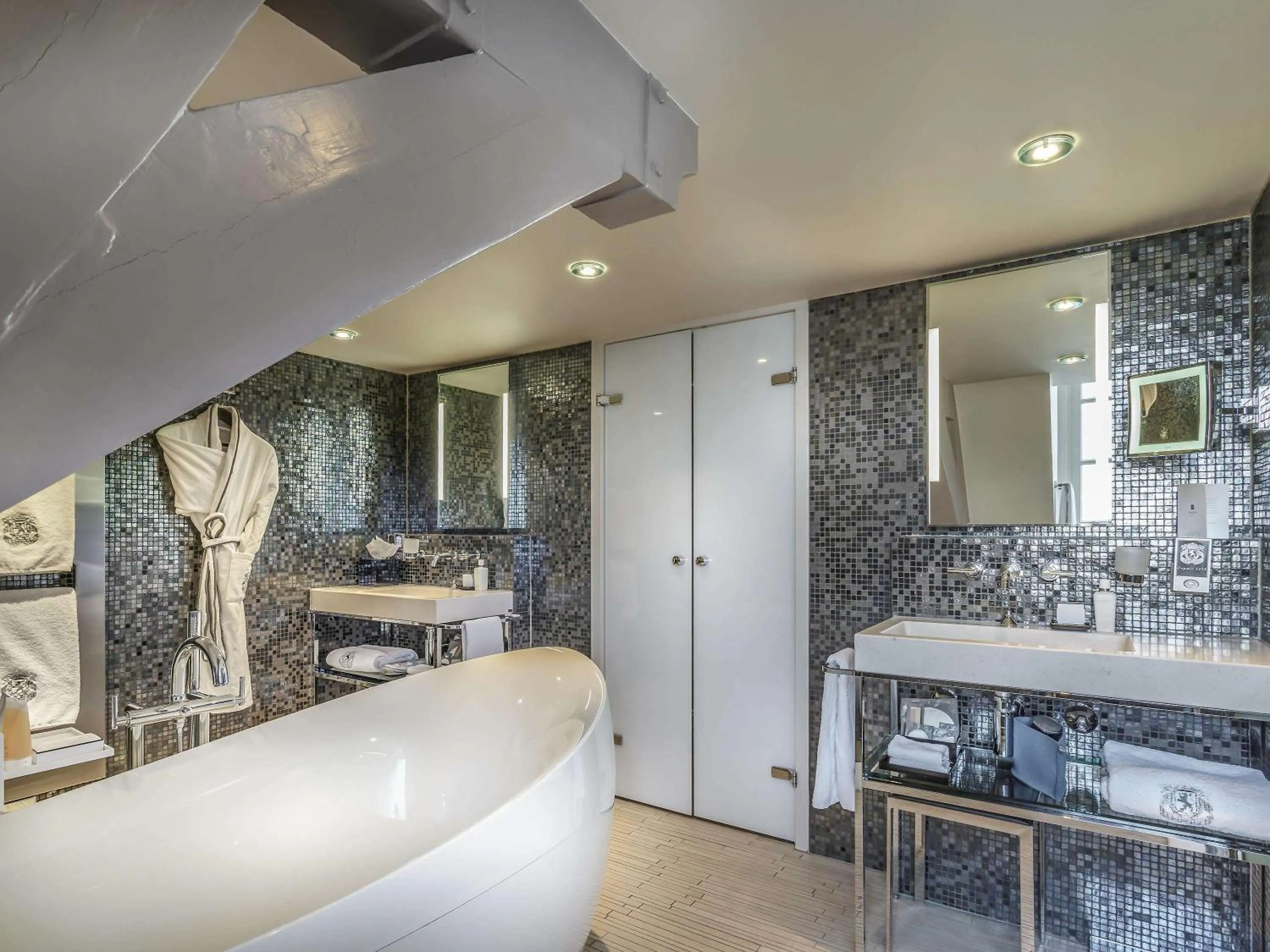 Bathroom in Canal House Suites at Sofitel Legend The Grand Amsterdam