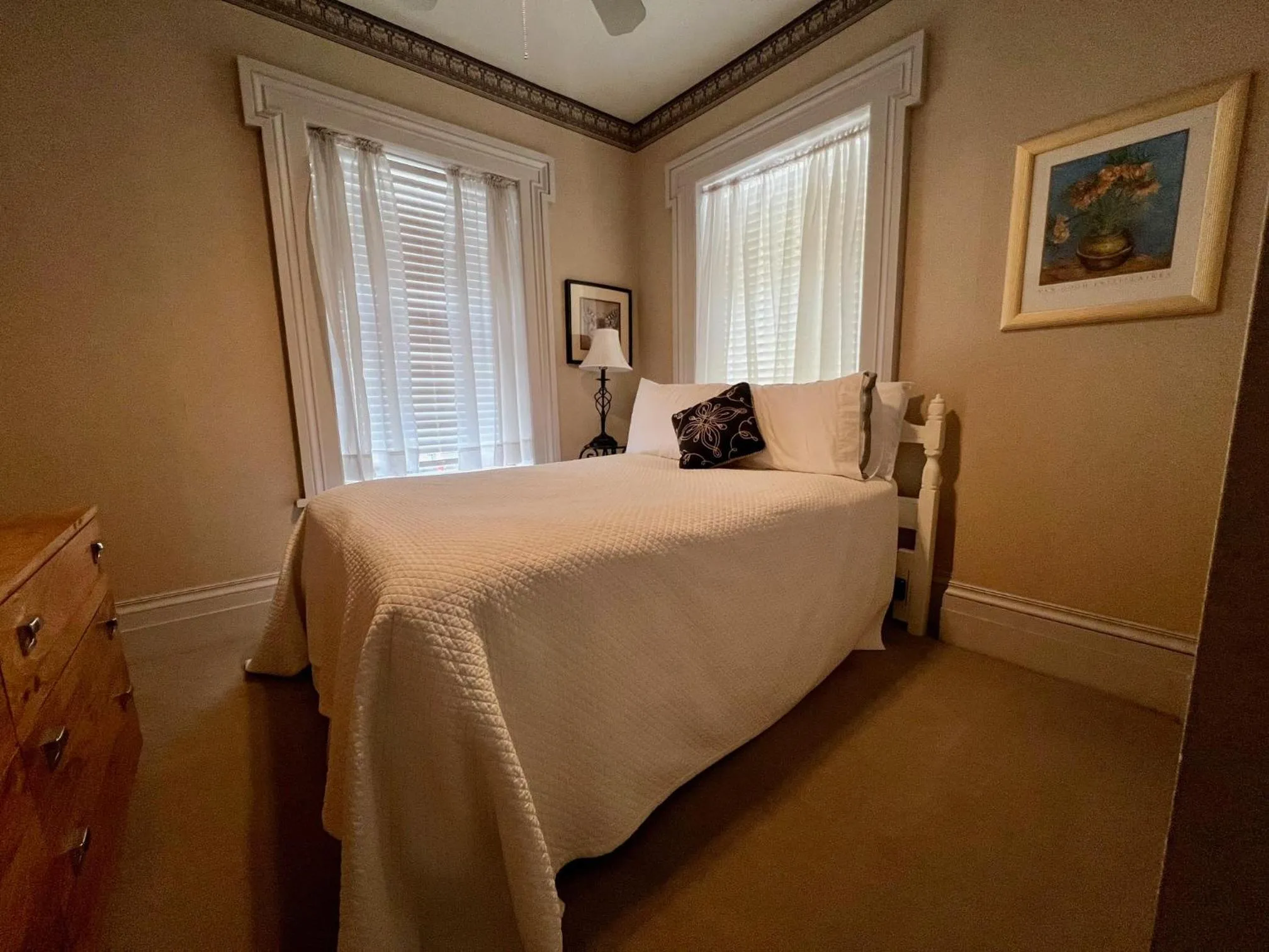 Bedroom, Bed in The Mount Vernon Inn