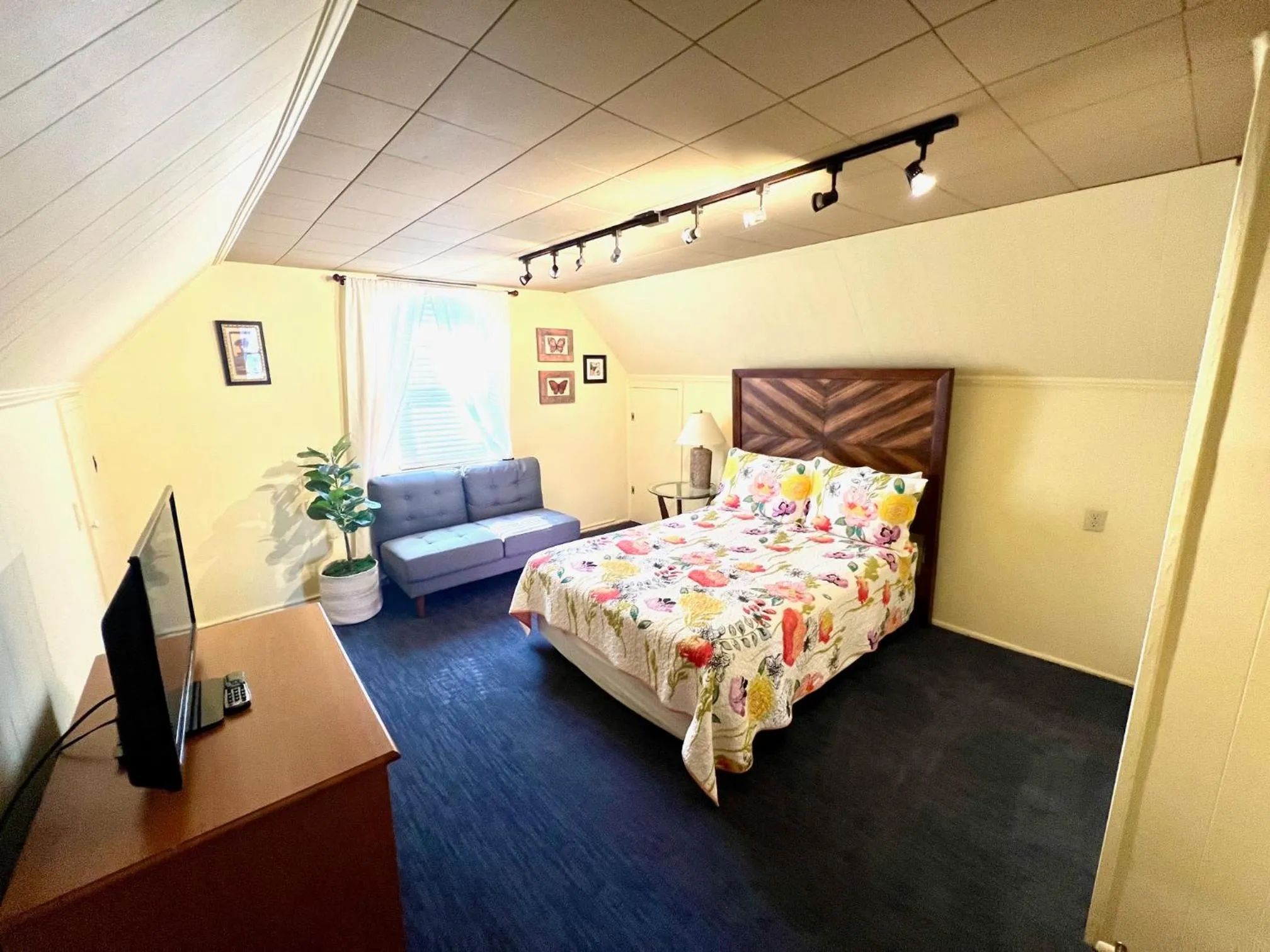 Bedroom, Bed in The Mount Vernon Inn