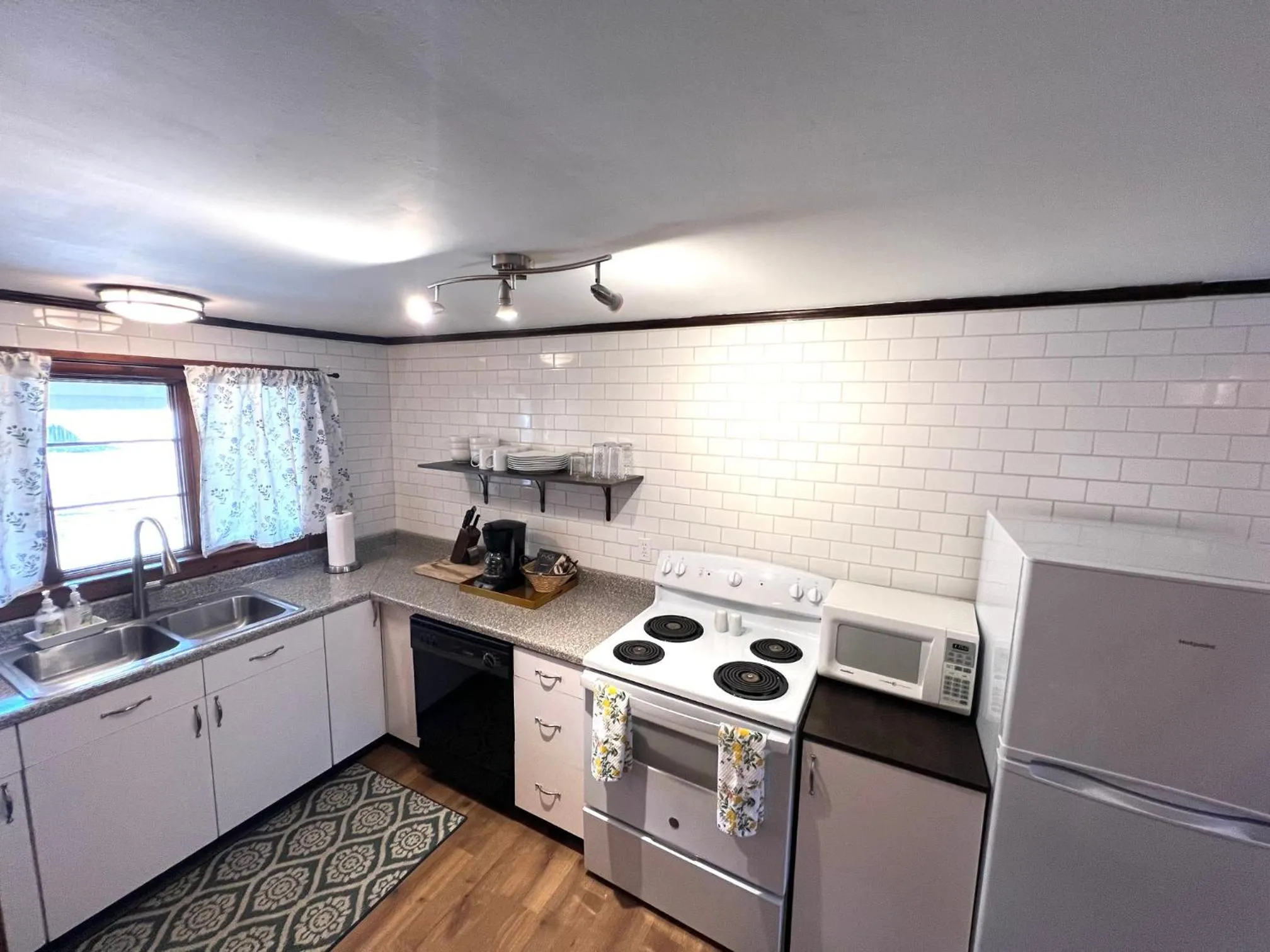 Kitchen or kitchenette in The Mount Vernon Inn