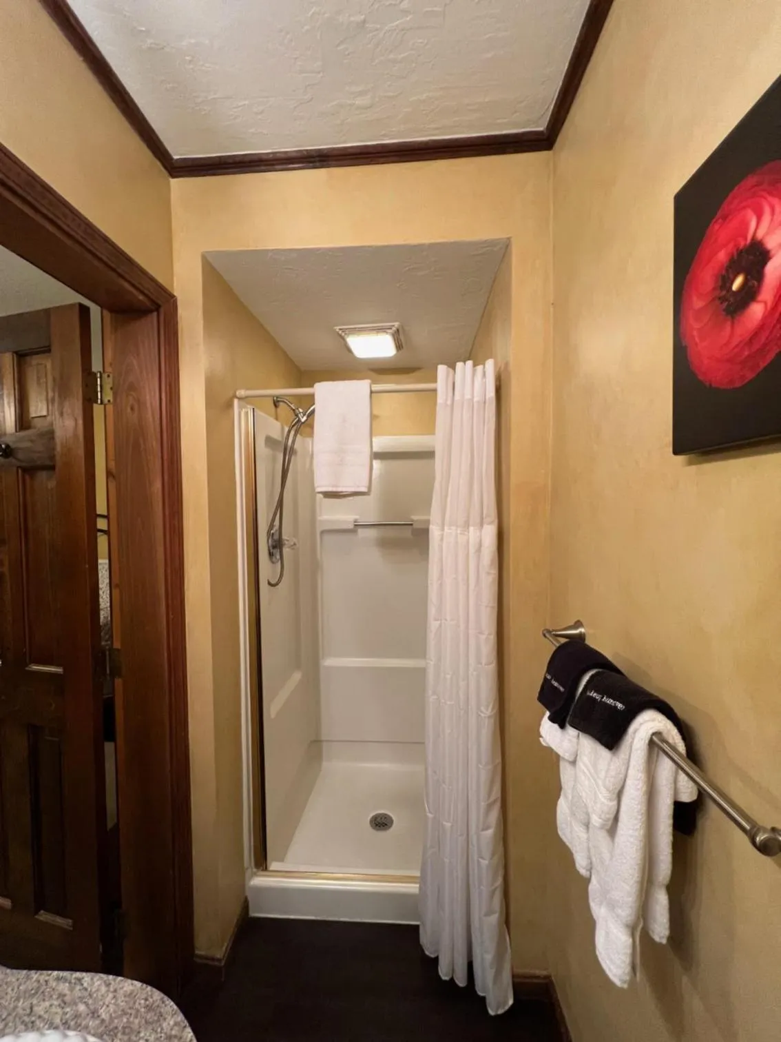 Bathroom in The Mount Vernon Inn