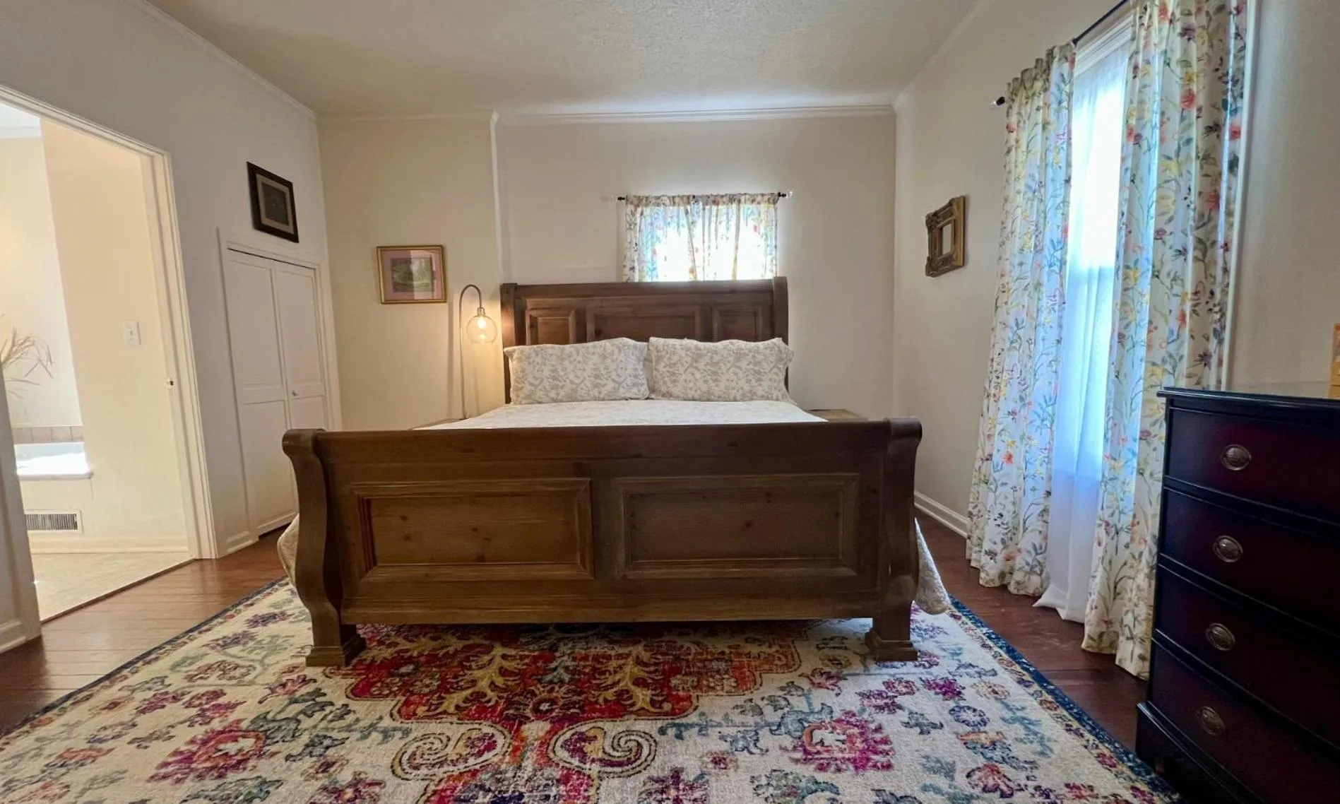 Bedroom, Bed in The Mount Vernon Inn