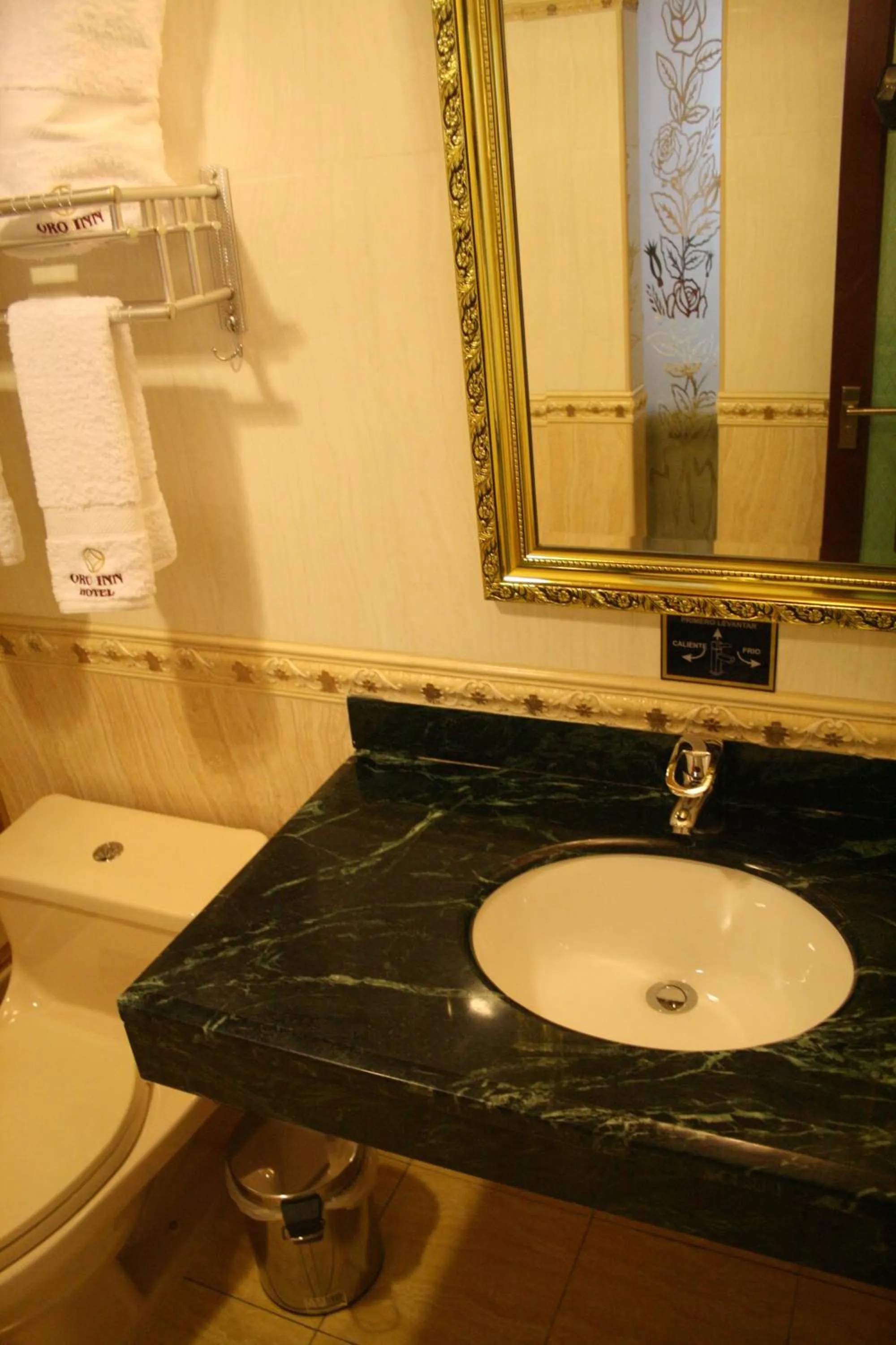 Bathroom in Hotel Oro Inn