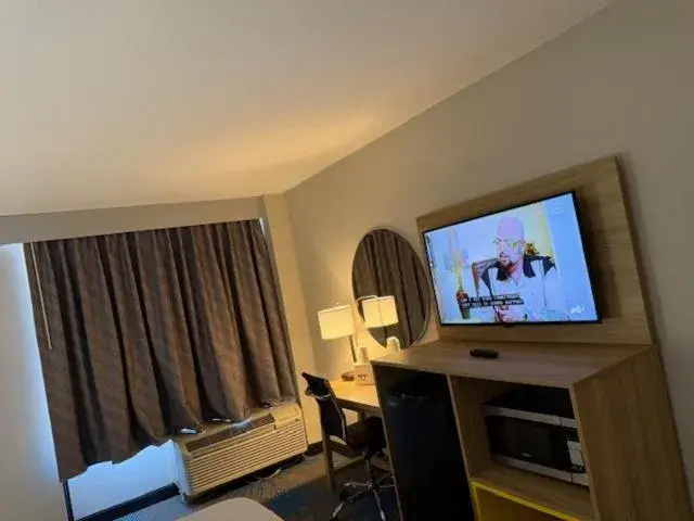 Queen Room with Bath Tub - Mobility Accessible/Non-Smoking in Days Inn by Wyndham Amarillo East Queen Room with Bath Tub - Mobility Accessible/Non-Smoking in Days Inn by Wyndham Amarillo East