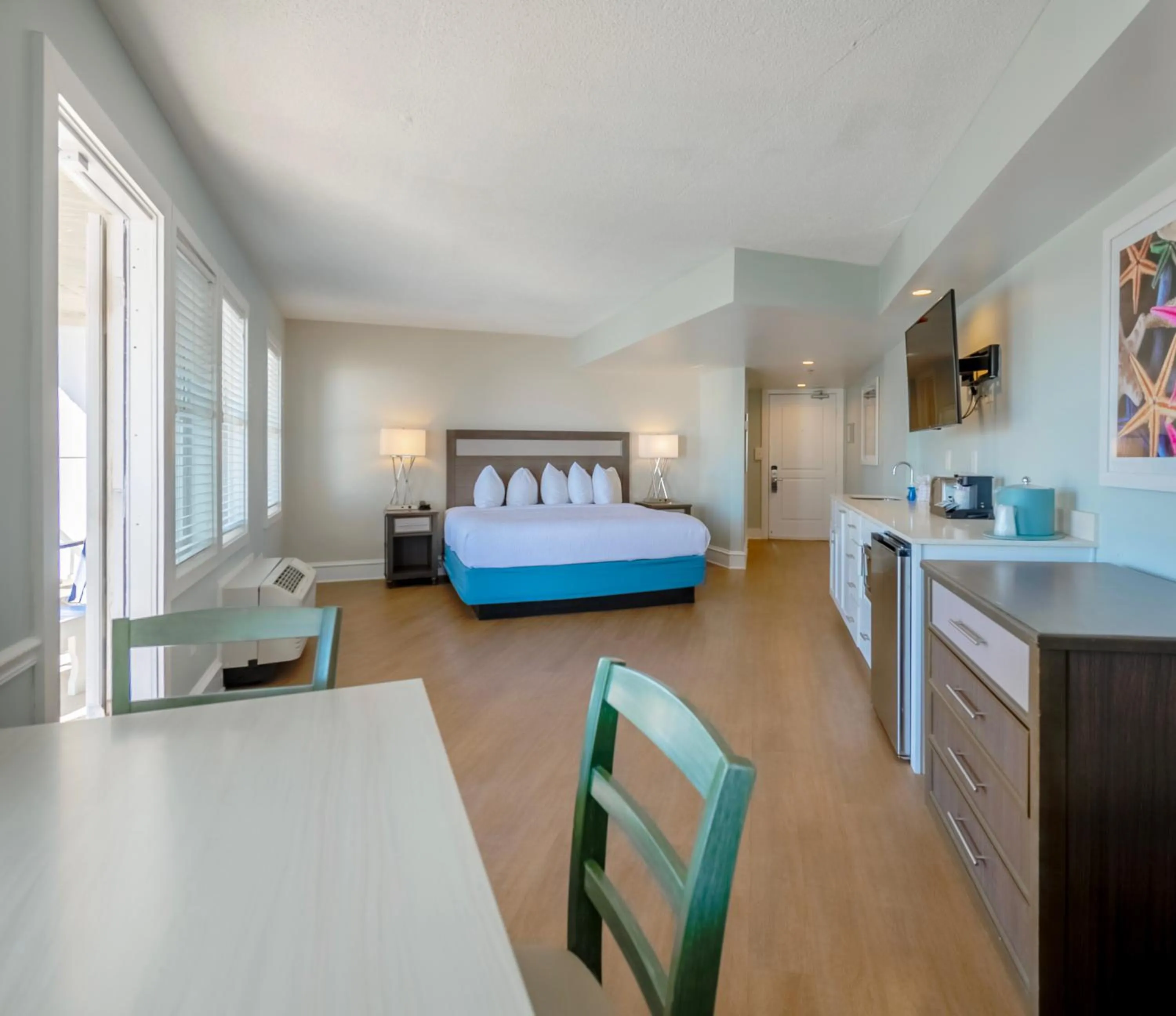 Bed in Commander Hotel & Suites