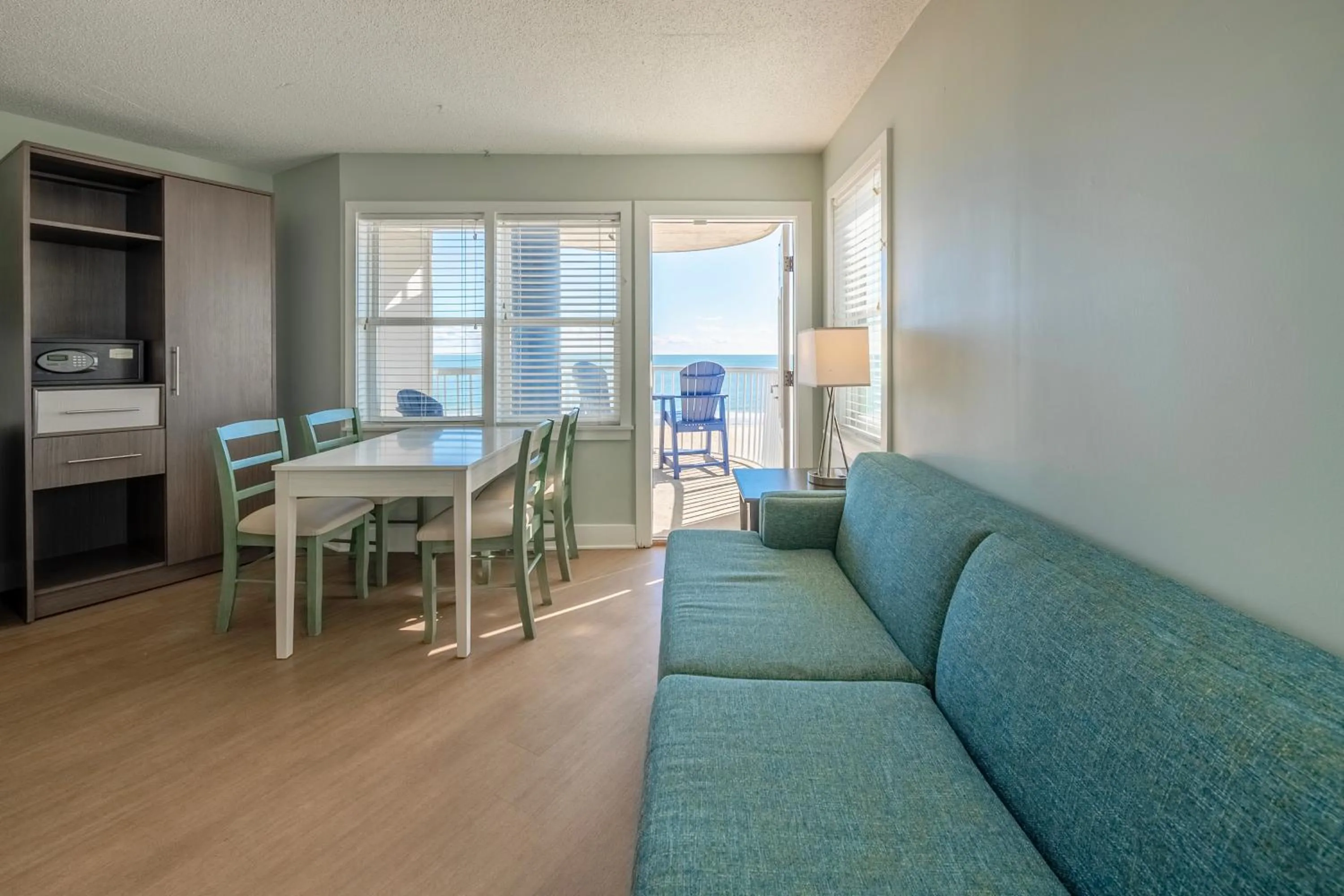 Balcony/Terrace in Commander Hotel & Suites