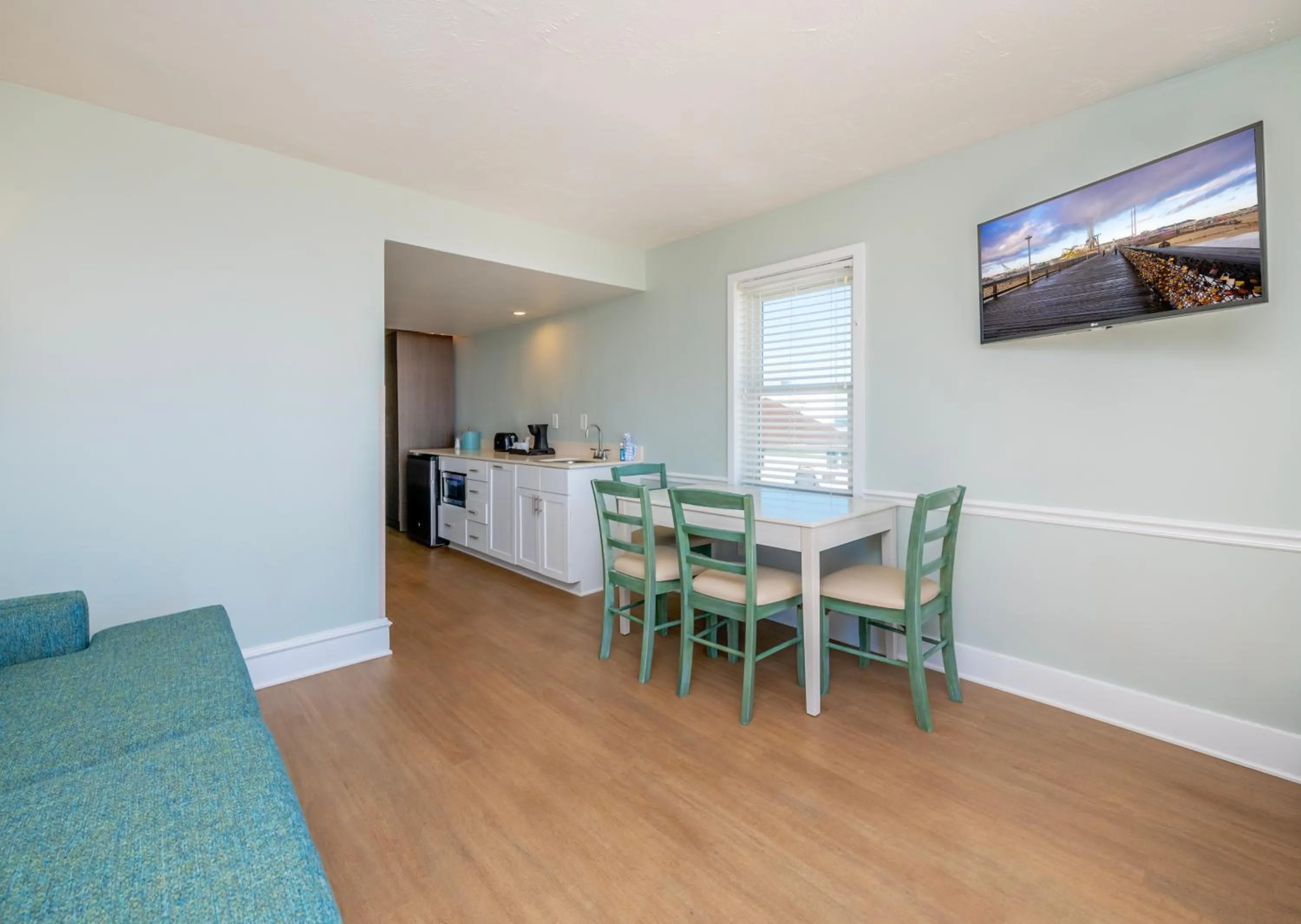 TV and multimedia in Commander Hotel & Suites