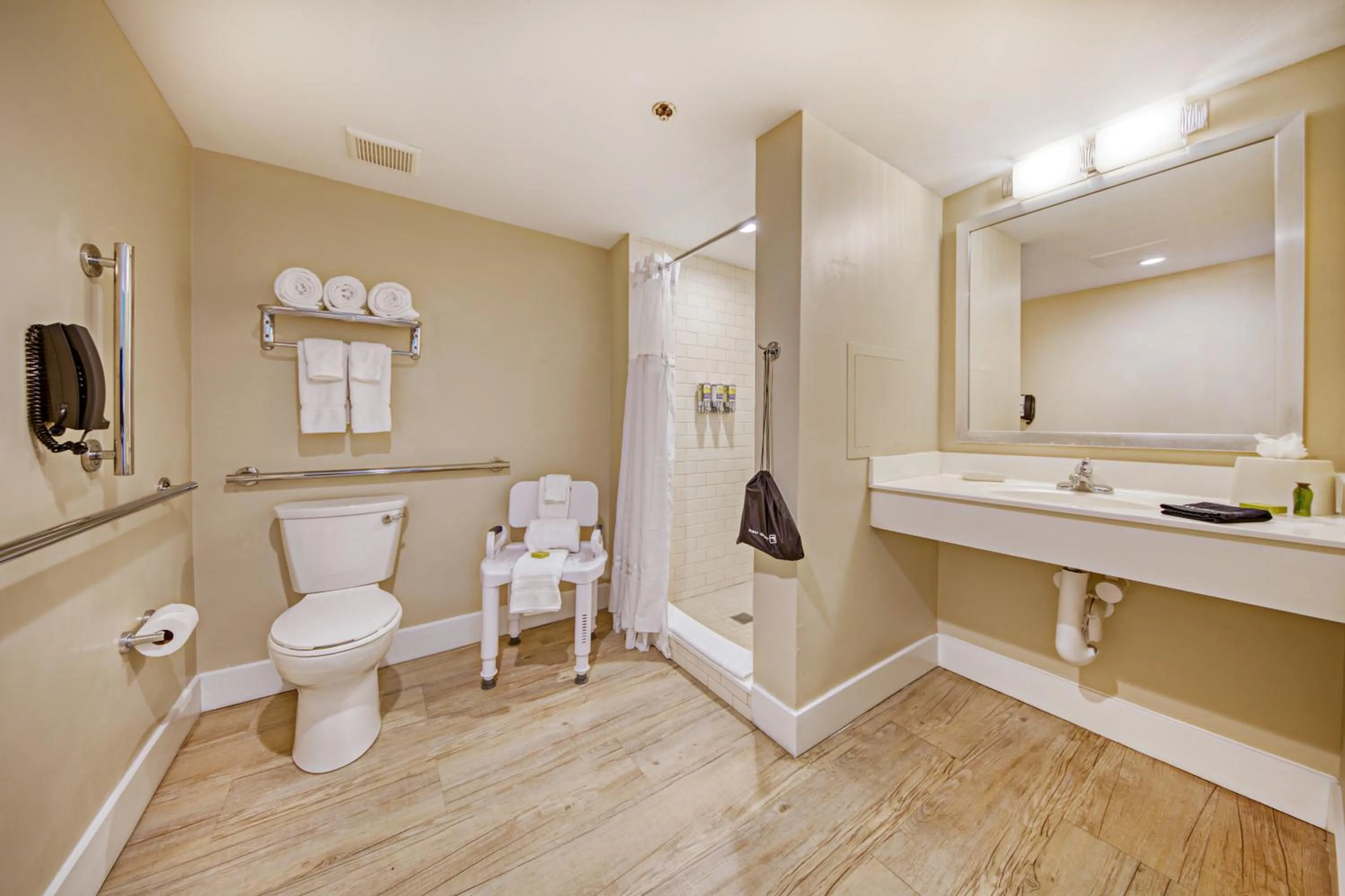 Bathroom in Commander Hotel & Suites