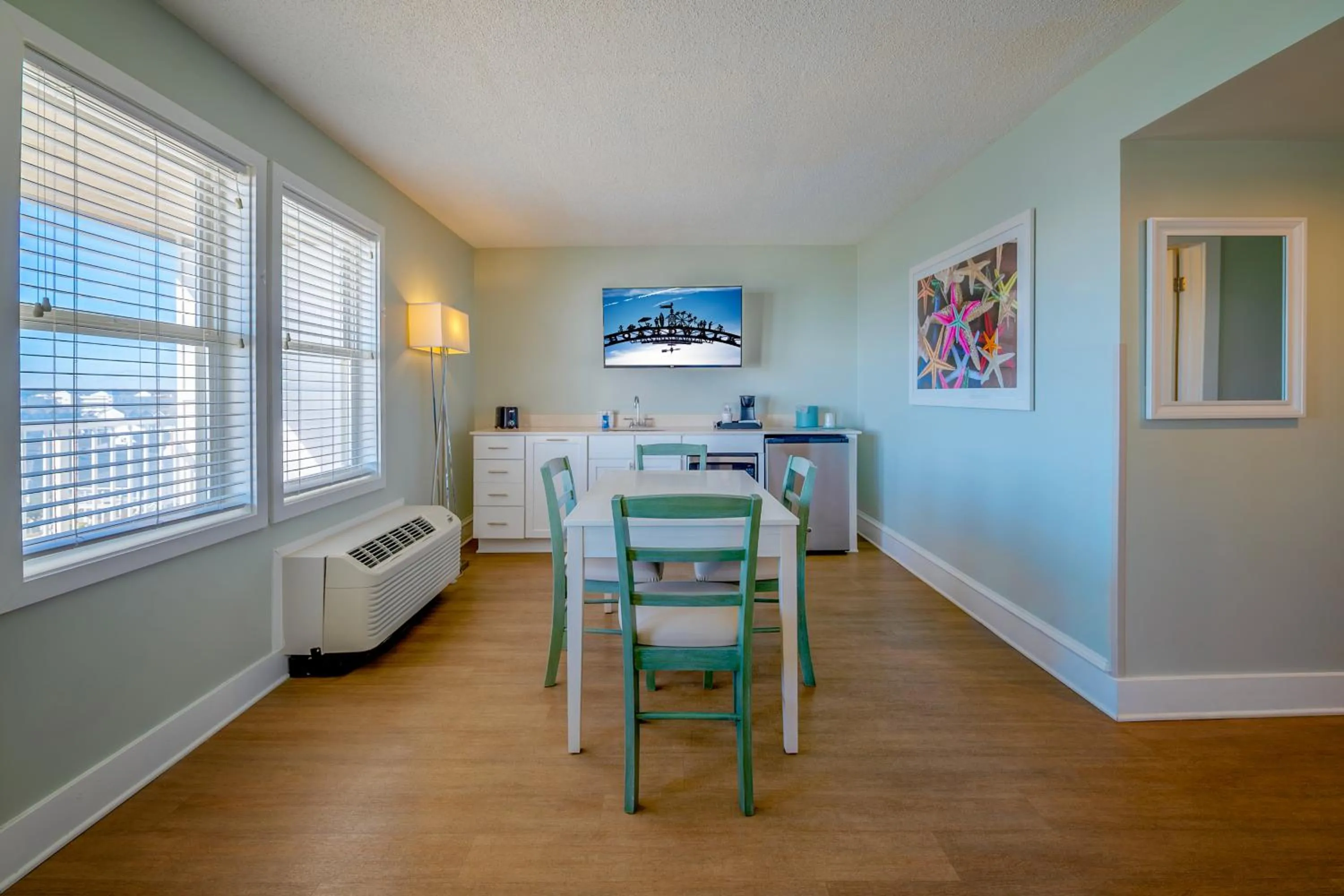 TV and multimedia in Commander Hotel & Suites