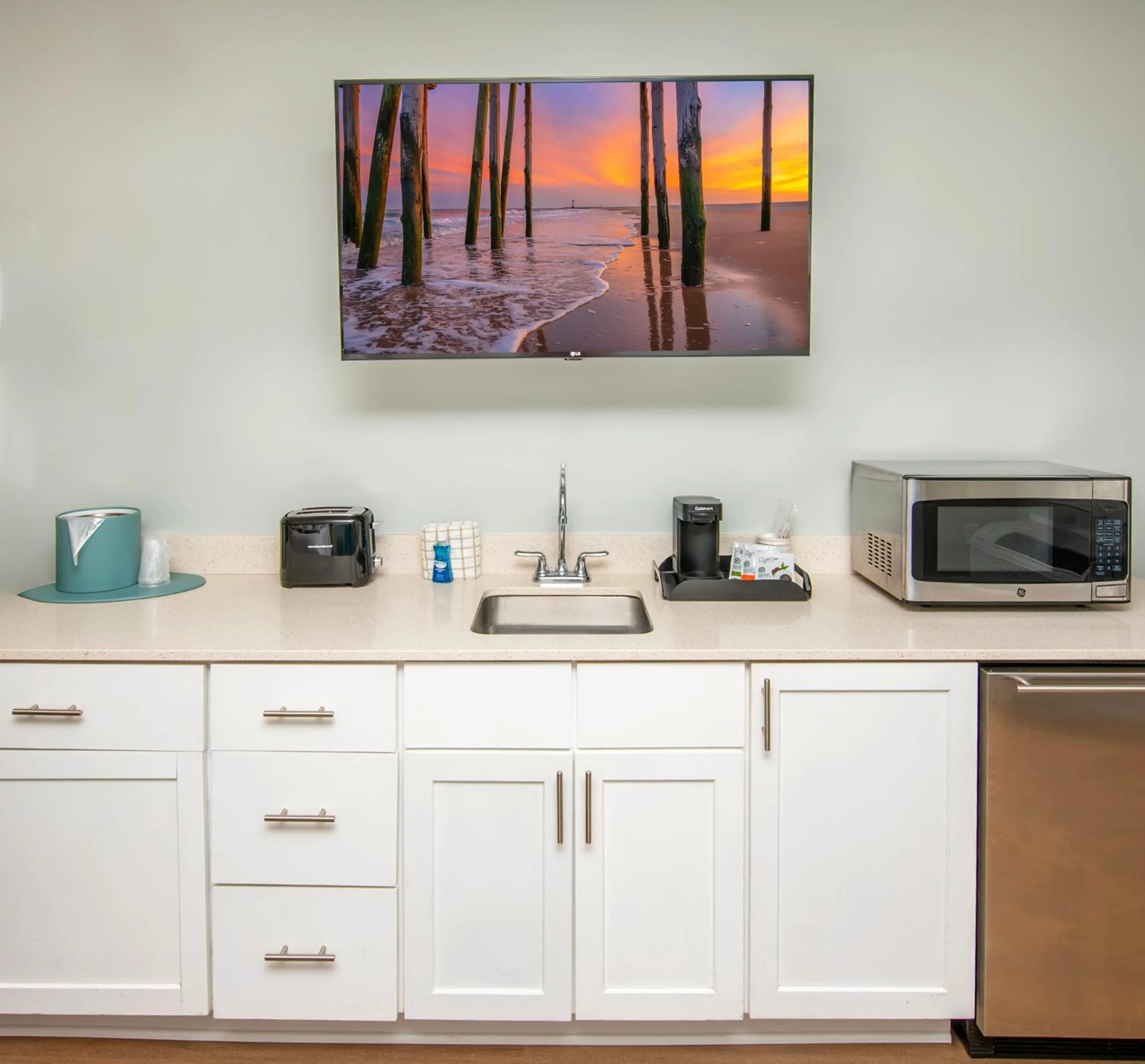 TV and multimedia in Commander Hotel & Suites