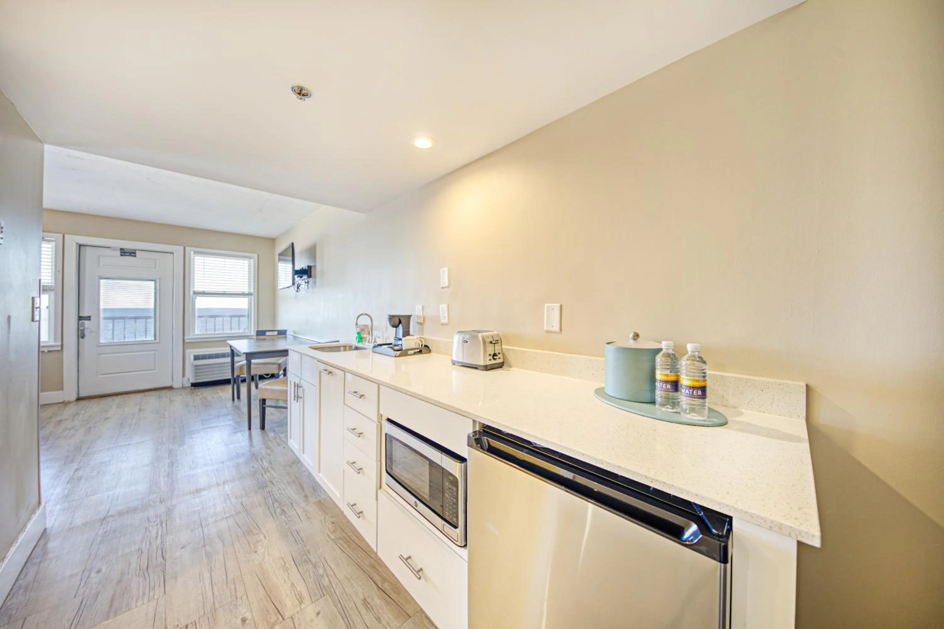 Kitchen or kitchenette in Commander Hotel & Suites