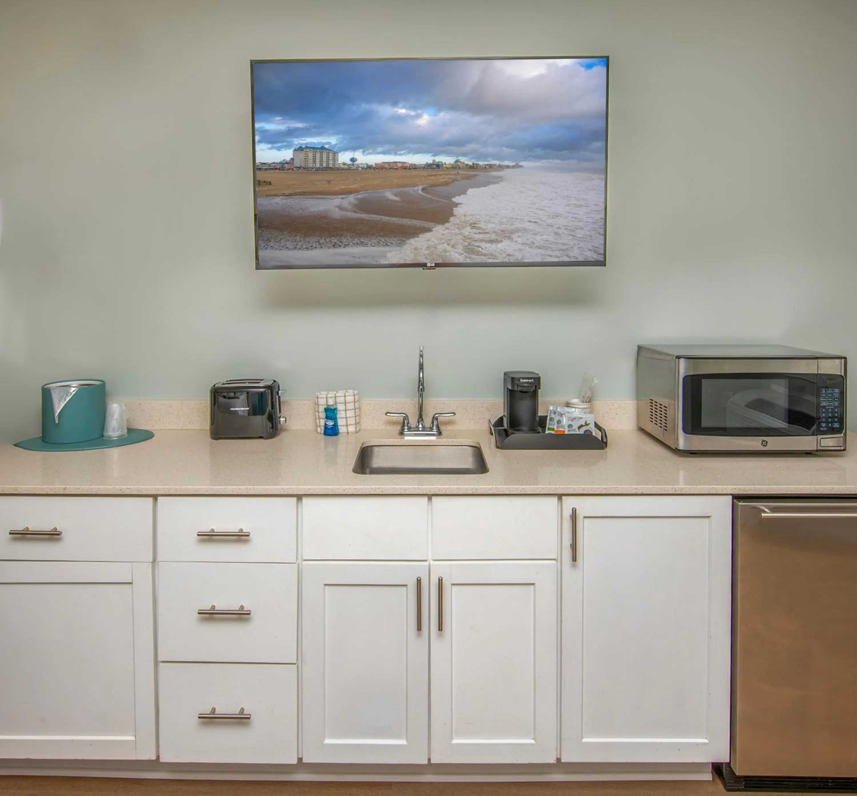 Coffee/tea facilities in Commander Hotel & Suites