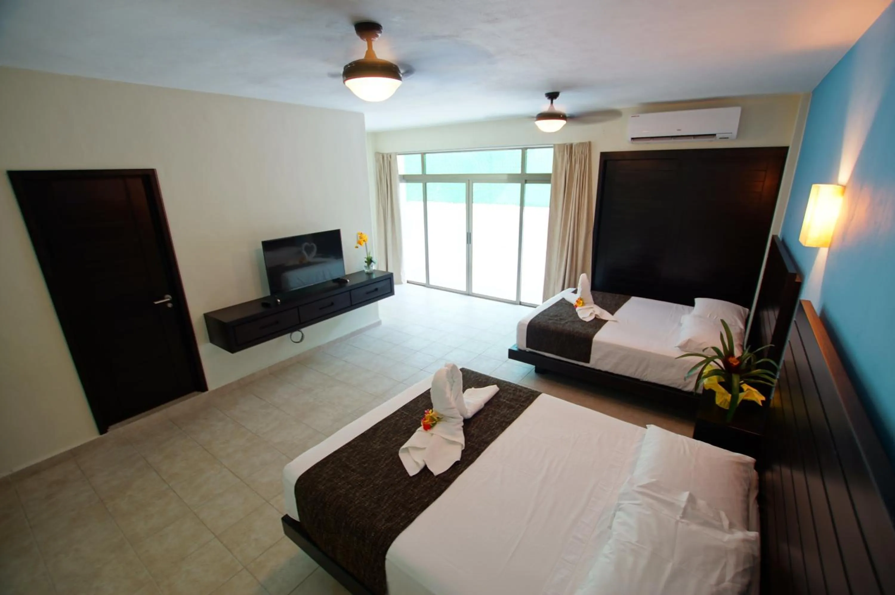 Bedroom, Bed in Angelo's Hotel