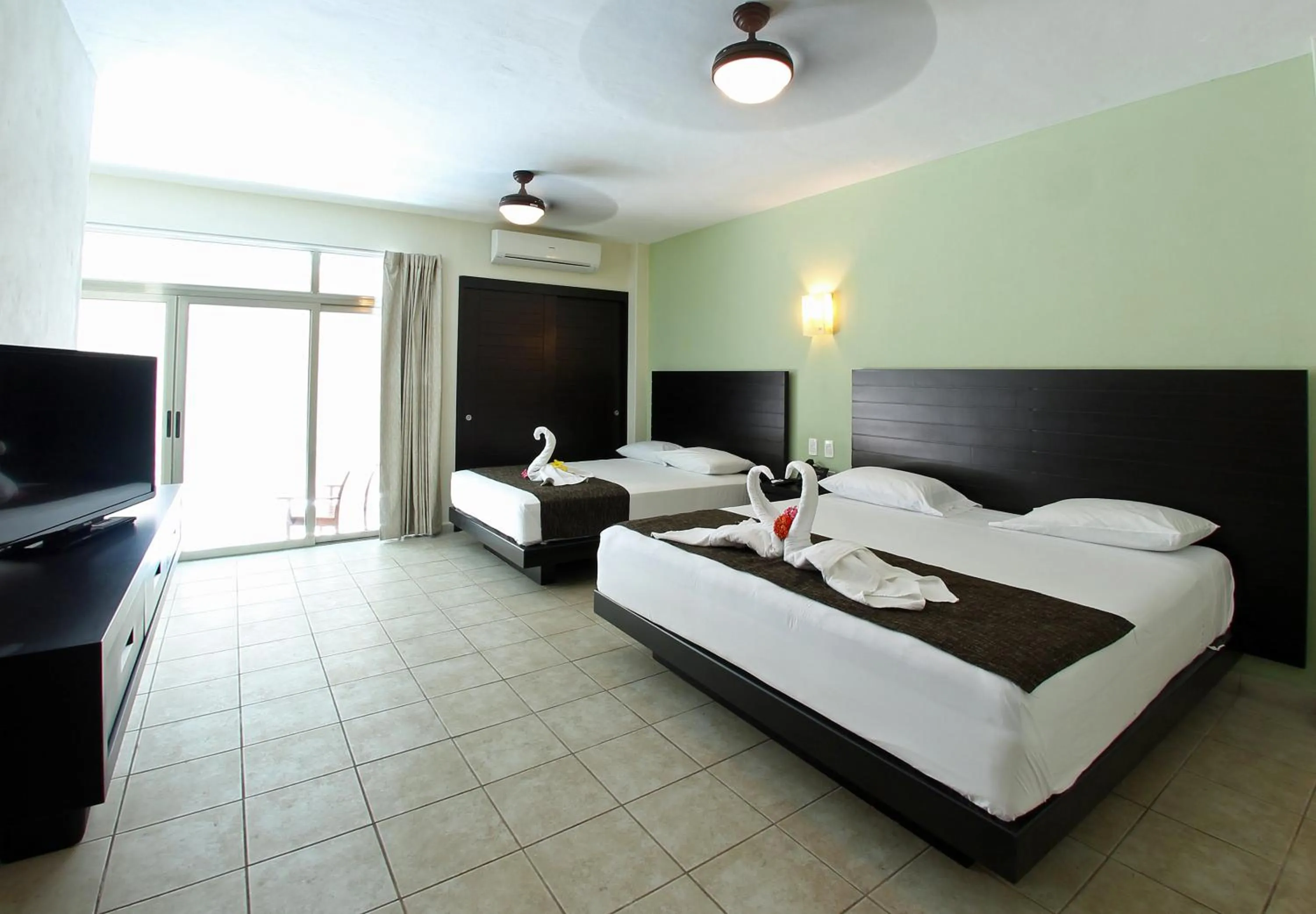 Bedroom, Bed in Angelo's Hotel