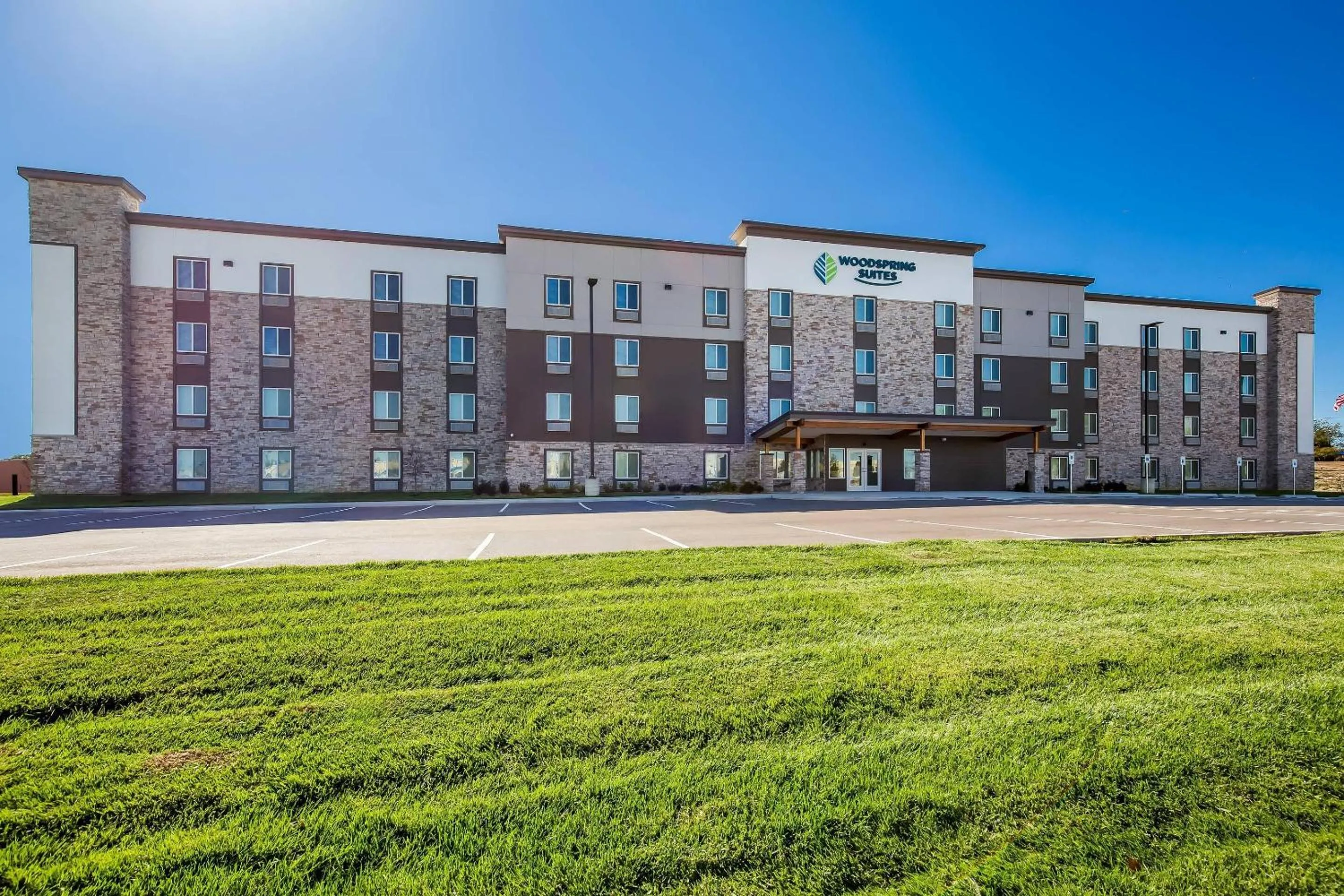 Property building in WoodSpring Suites St Peters-OFallon