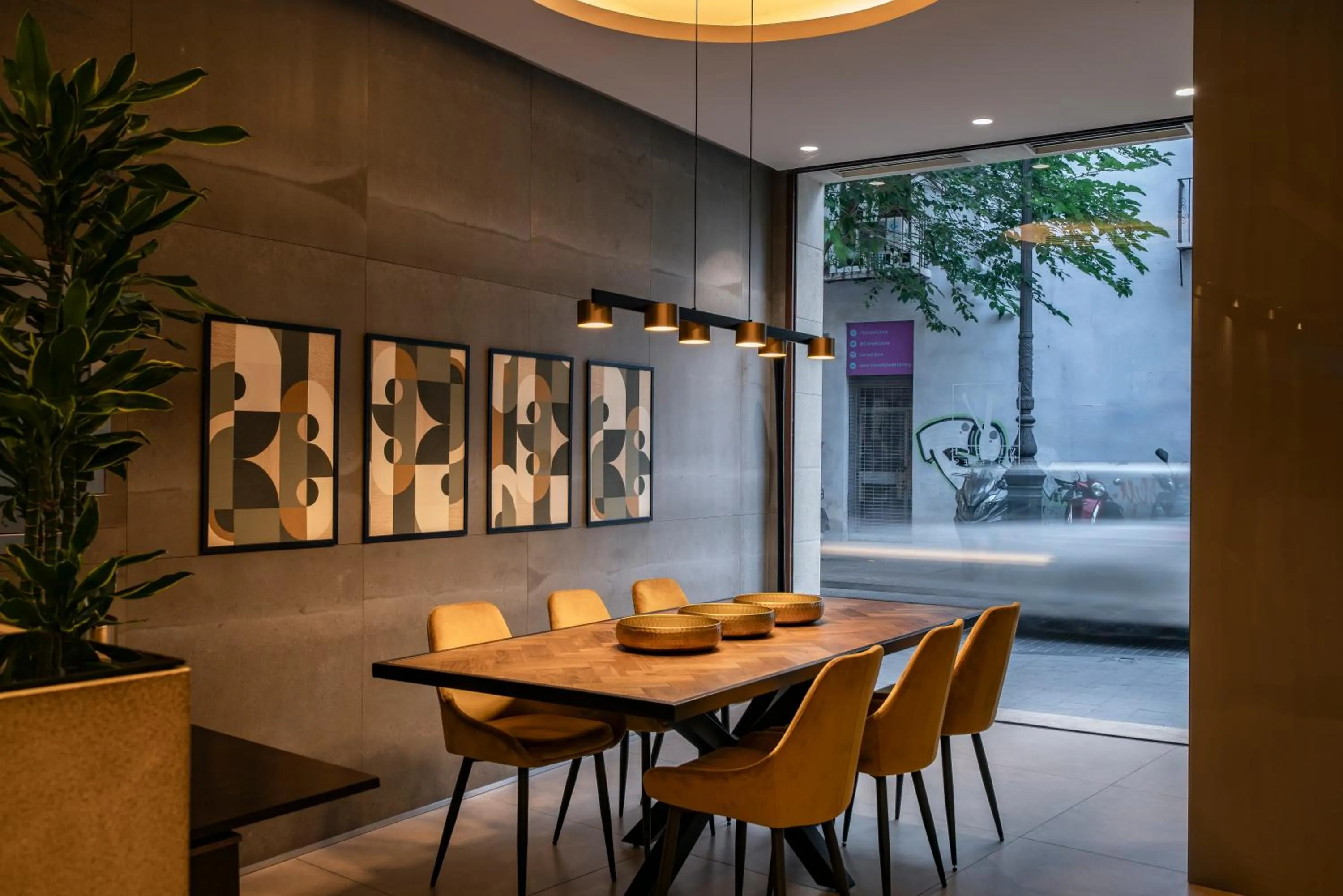 Restaurant/places to eat in Vincci Mercat