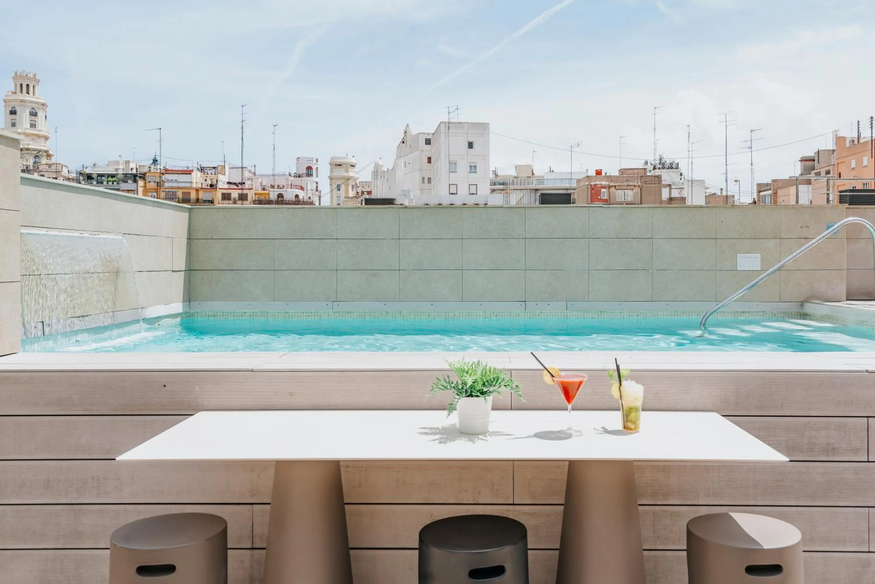 Swimming pool in Vincci Mercat