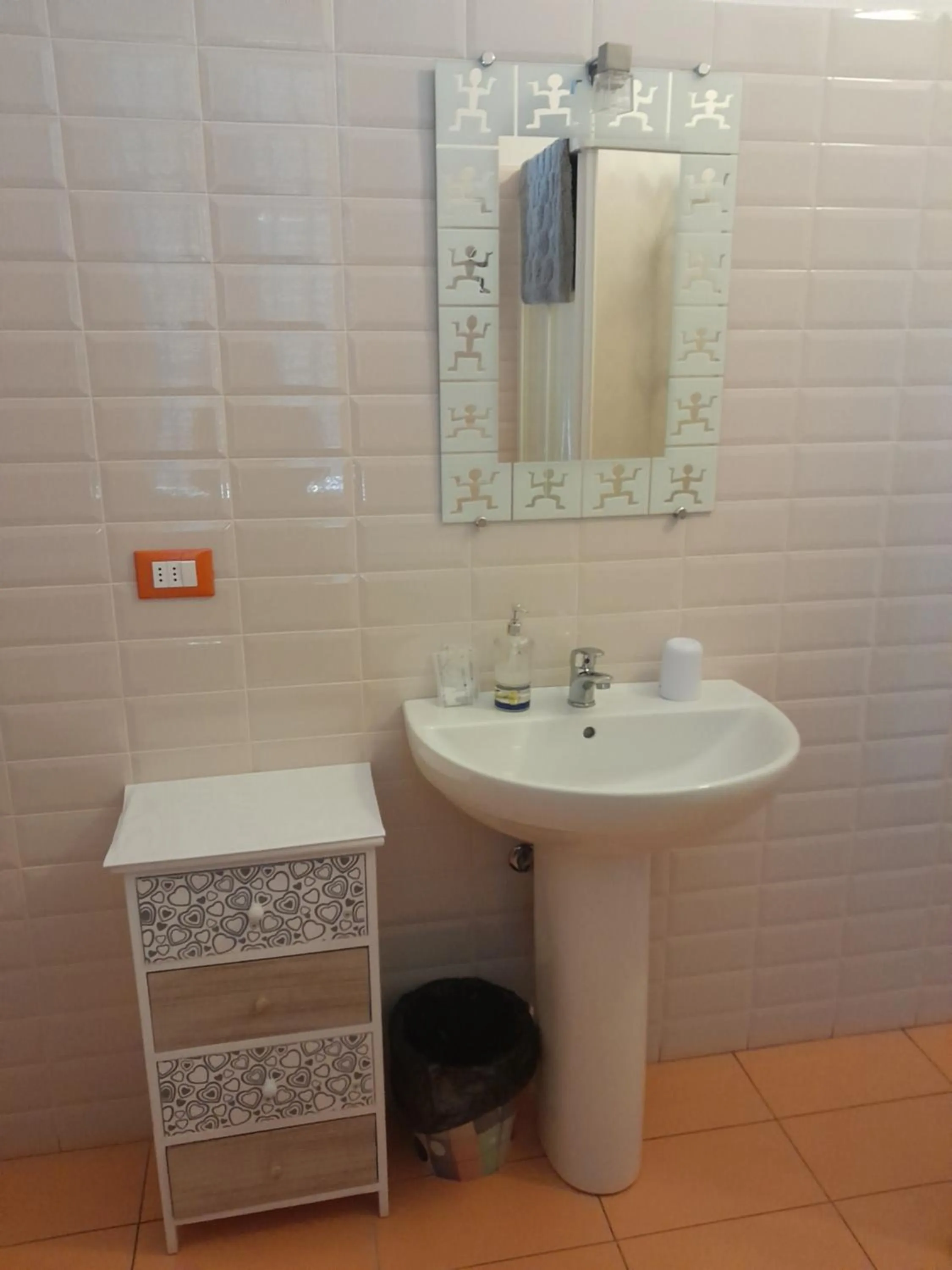 Bathroom in "B&B Sans égal", con CAMERE PRIVATE e APPARTAMENTI al PIANO TERRA a Biella