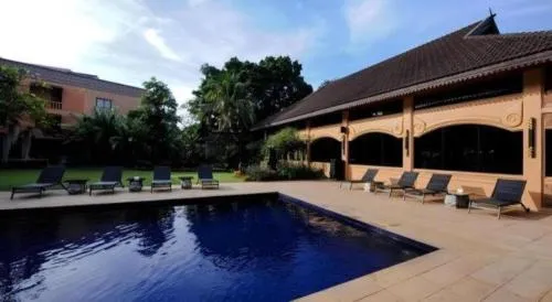 Holiday Garden Hotel