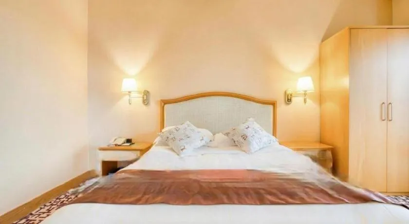 Bed in Changchun Garden Hotel