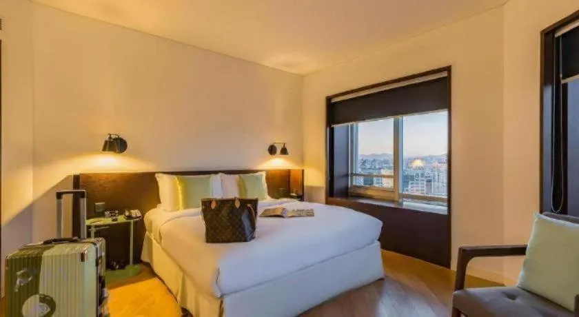 Bed in Beijing New World Center Tongpai Hotel