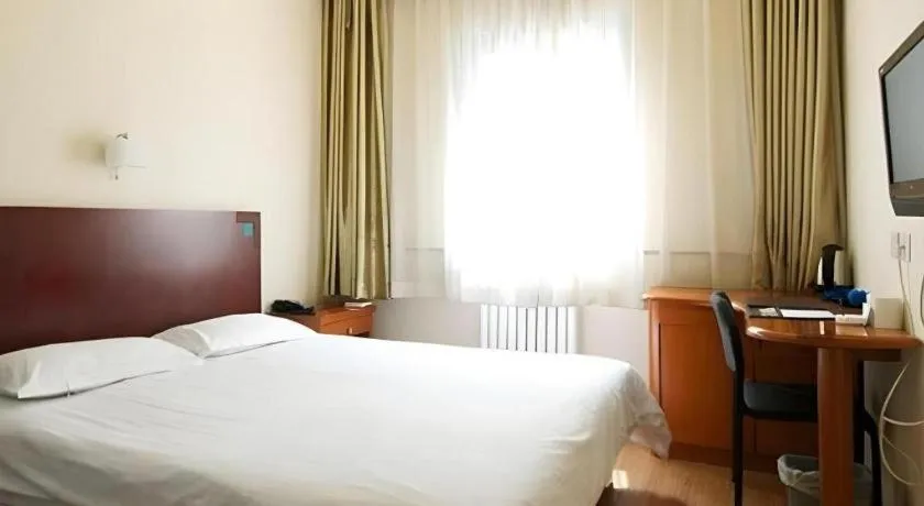 Bed in GreenTree Alliance Beijing Tiantan DonGMEn Hotel