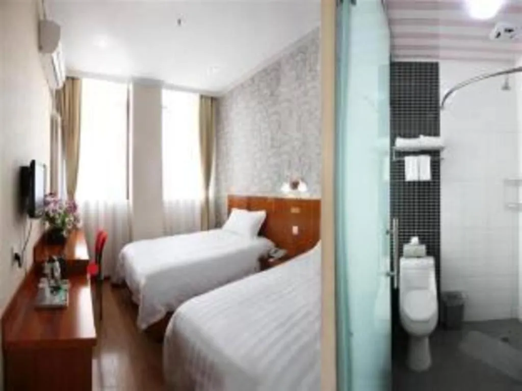 Bed in GreenTree Alliance Beijing Tiantan DonGMEn Hotel