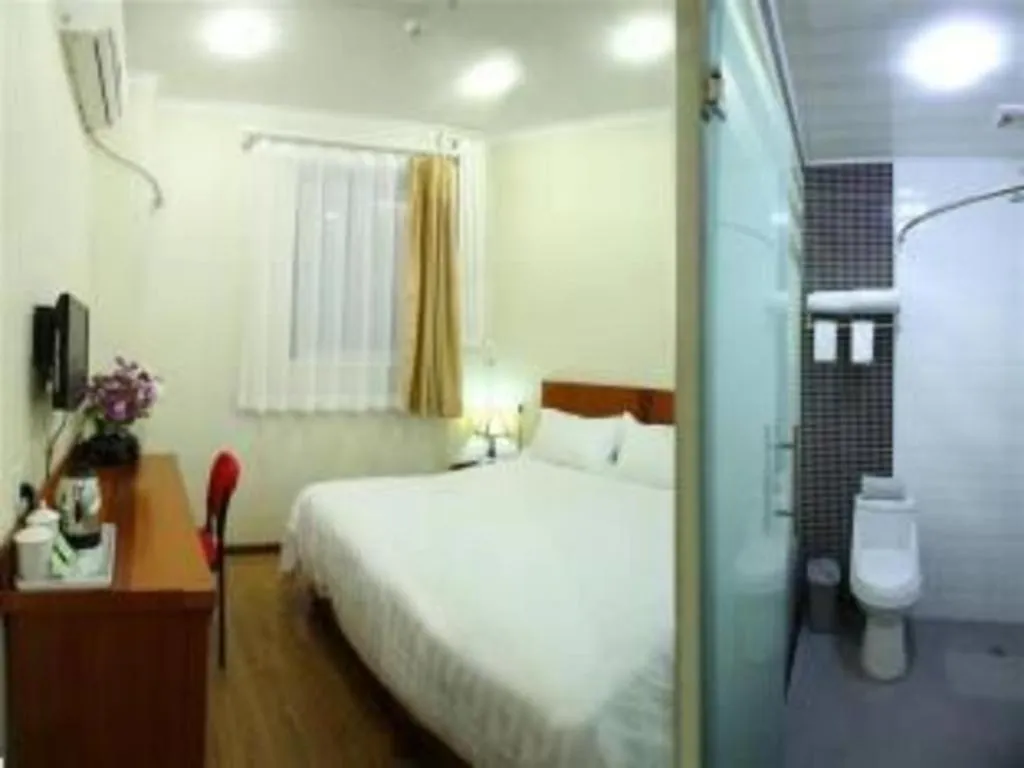 Bed in GreenTree Alliance Beijing Tiantan DonGMEn Hotel