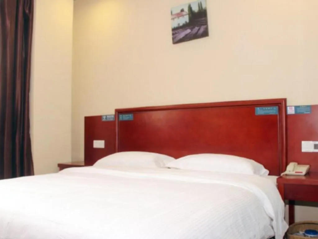 Bed in GreenTree Alliance Beijing Tiantan DonGMEn Hotel