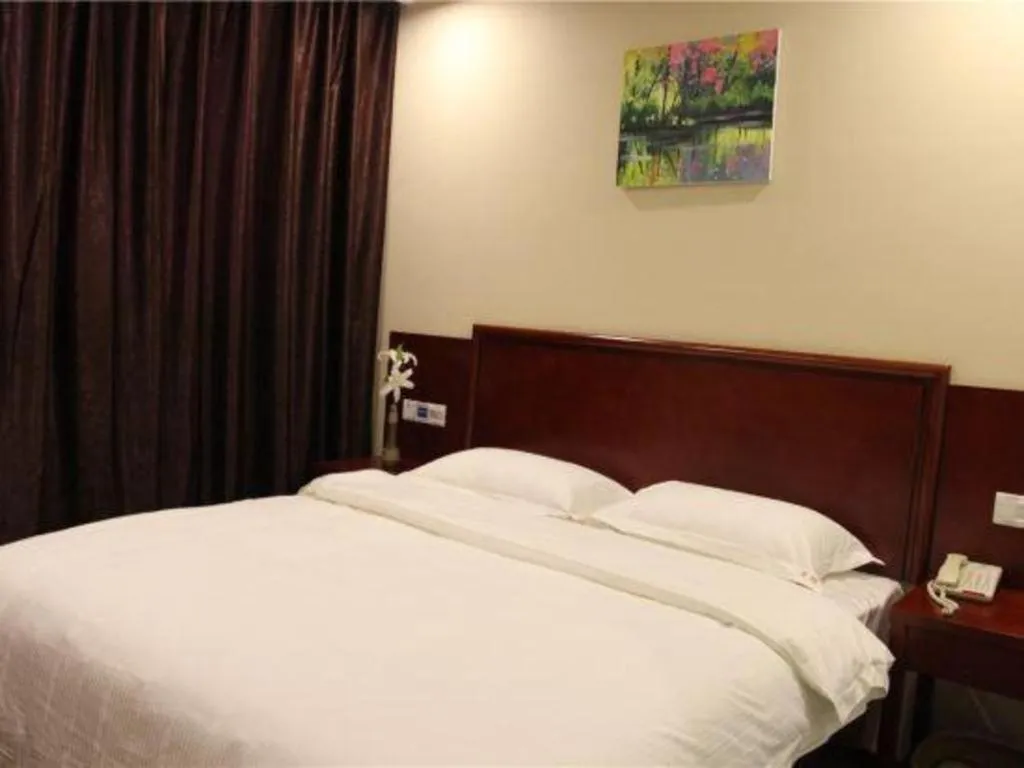 Bed in GreenTree Alliance Beijing Tiantan DonGMEn Hotel