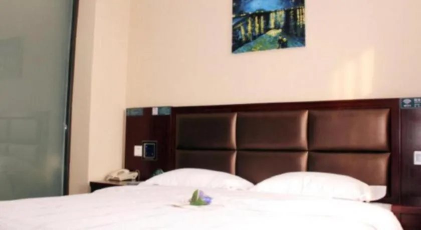Bed in GreenTree Alliance Beijing Tiantan DonGMEn Hotel