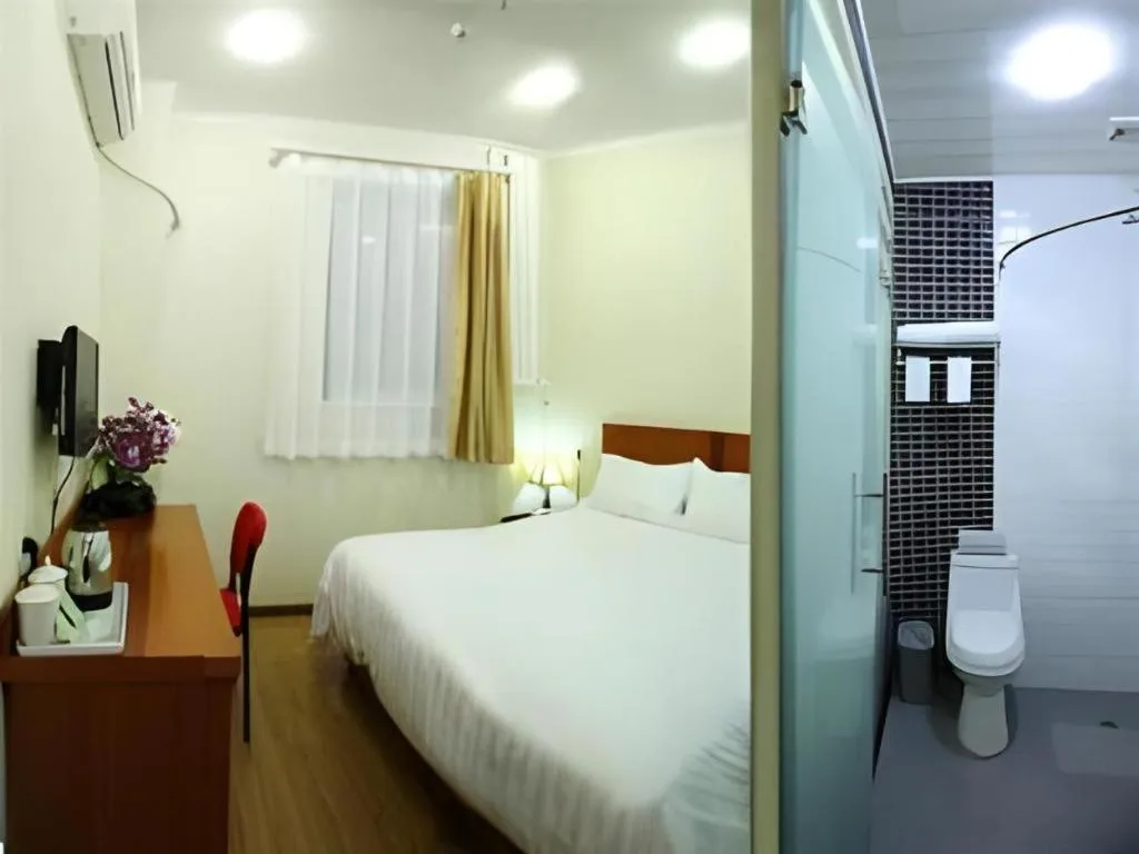 Bed in GreenTree Alliance Beijing Tiantan DonGMEn Hotel