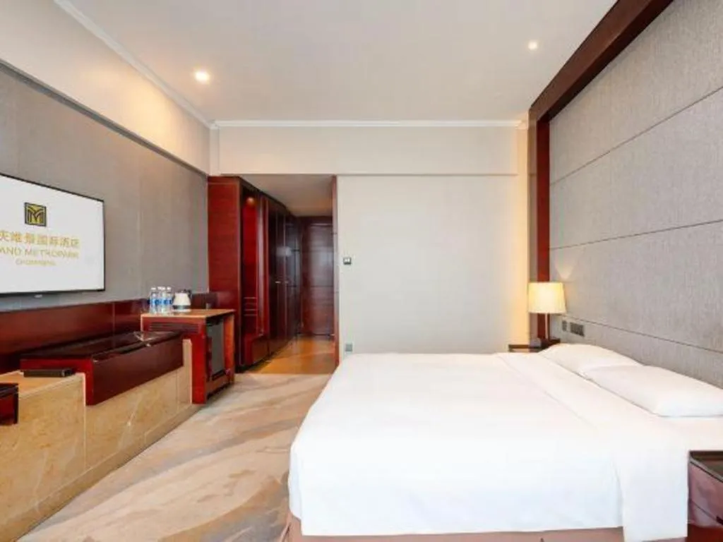 Bed in Grand Metropark Hotel Chongqing